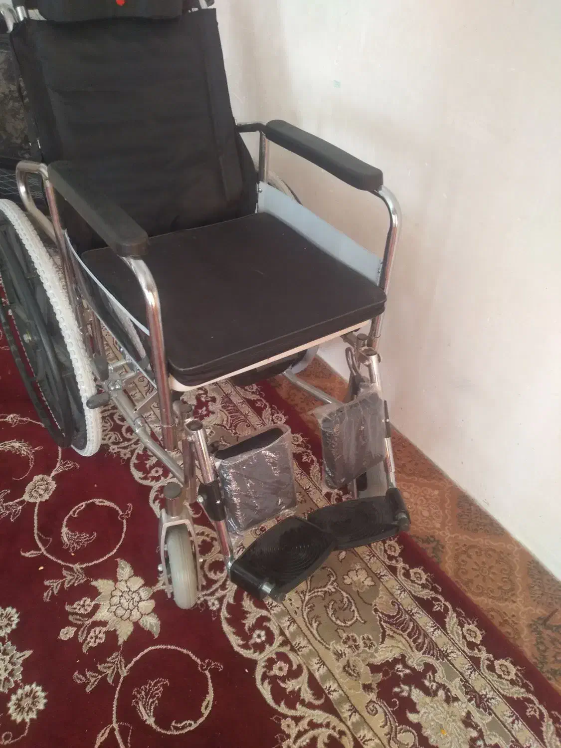 ویلچر تخت  شو .و توالت دار|پزشکی|قوچان, |دیوار