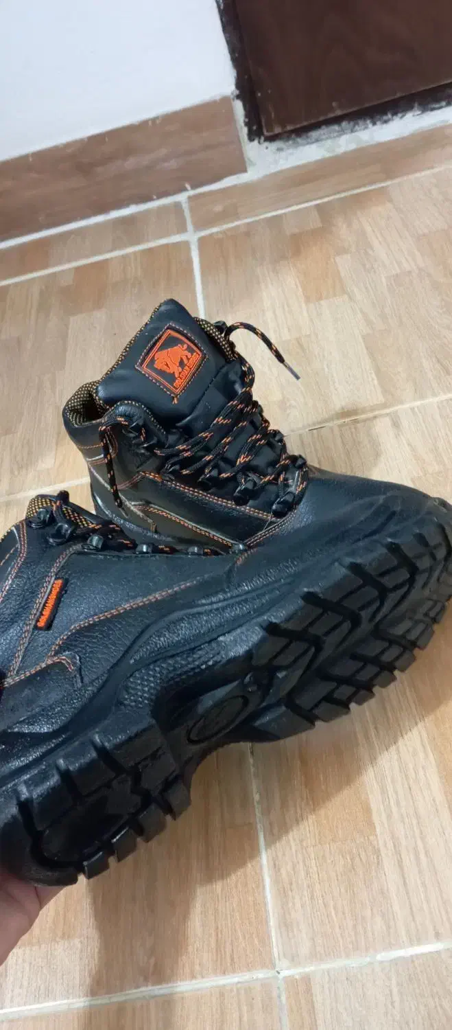 پوتین|کیف، کفش، کمربند|سقز, |دیوار