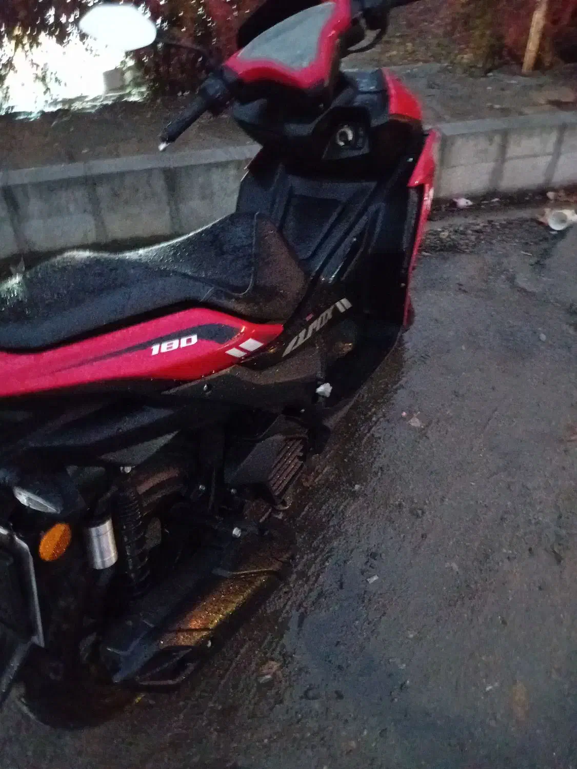 موتور کلیک هایلوکس ۱۸۰|موتورسیکلت|ارومیه, |دیوار