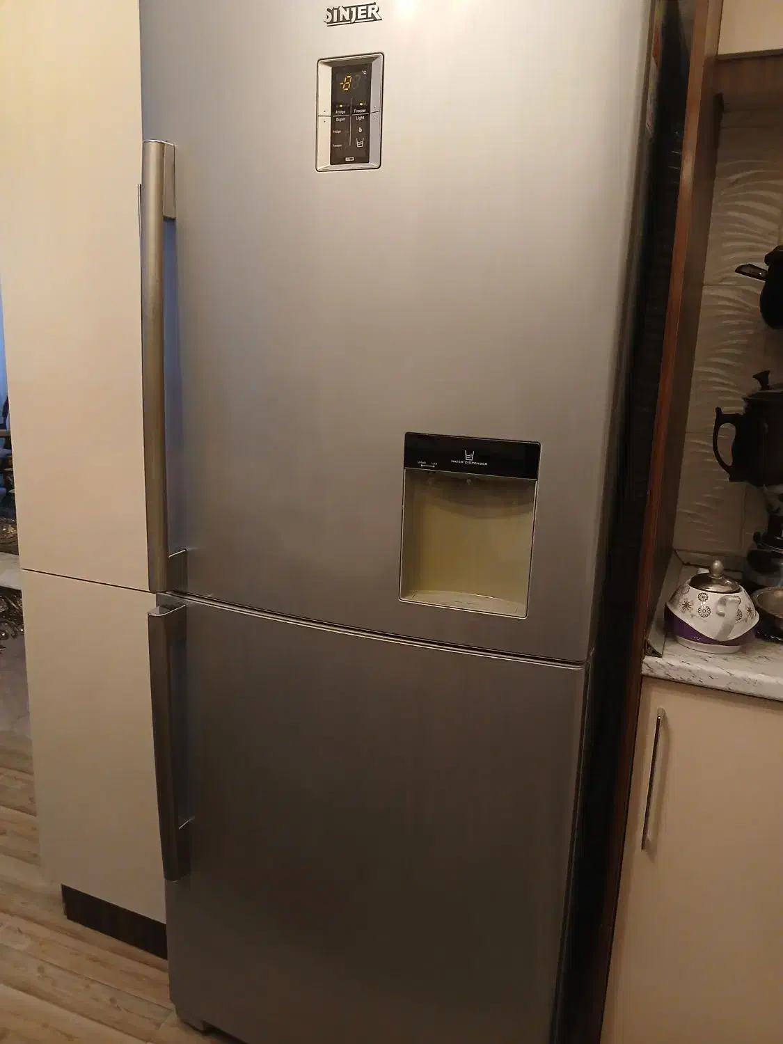 یخچال فریزر سینجر دو طبقه بالا یخچال پایین فریزر|یخچال و فریزر|مرند, |دیوار