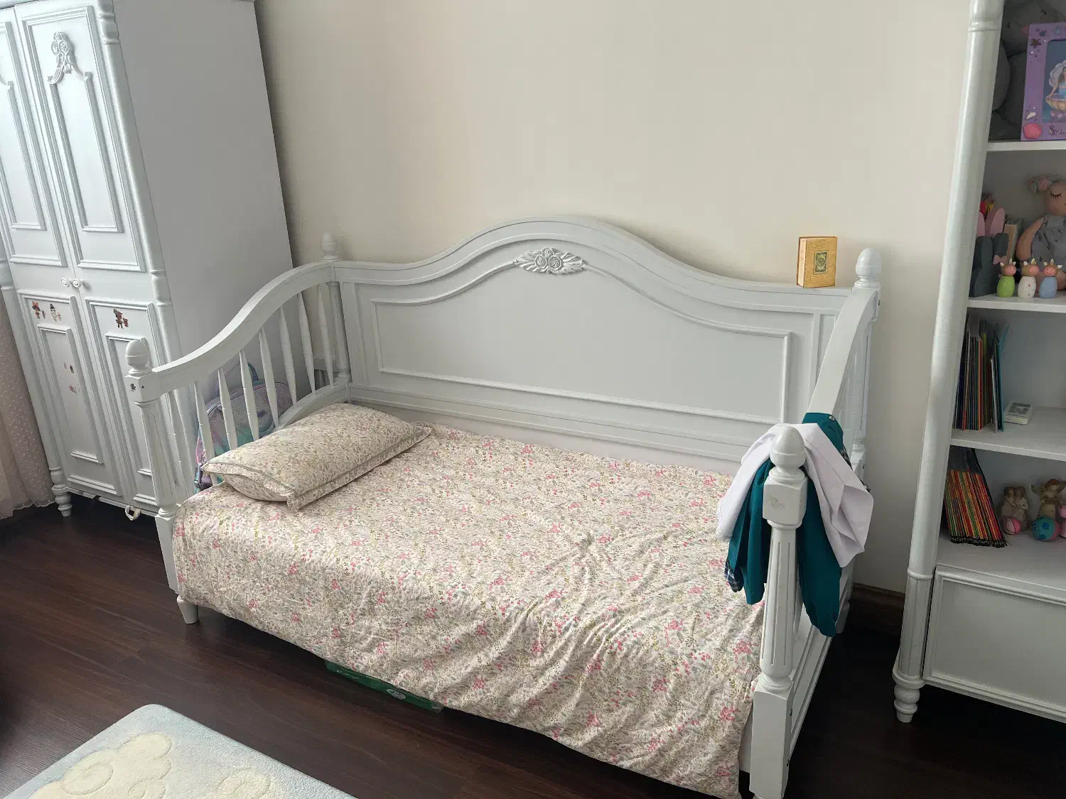 تخت بالسا|تخت و سرویس خواب|ساری, |دیوار