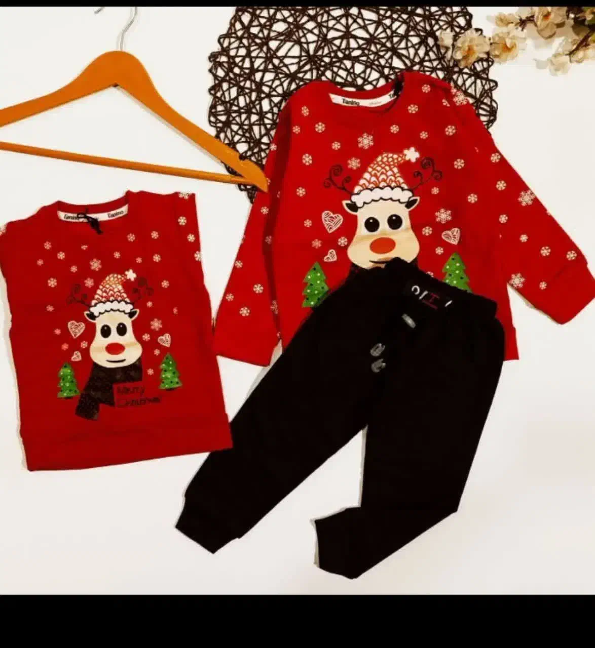 لباس بچه گونه|کفش و لباس بچه|قم, قلعه کامکار|دیوار