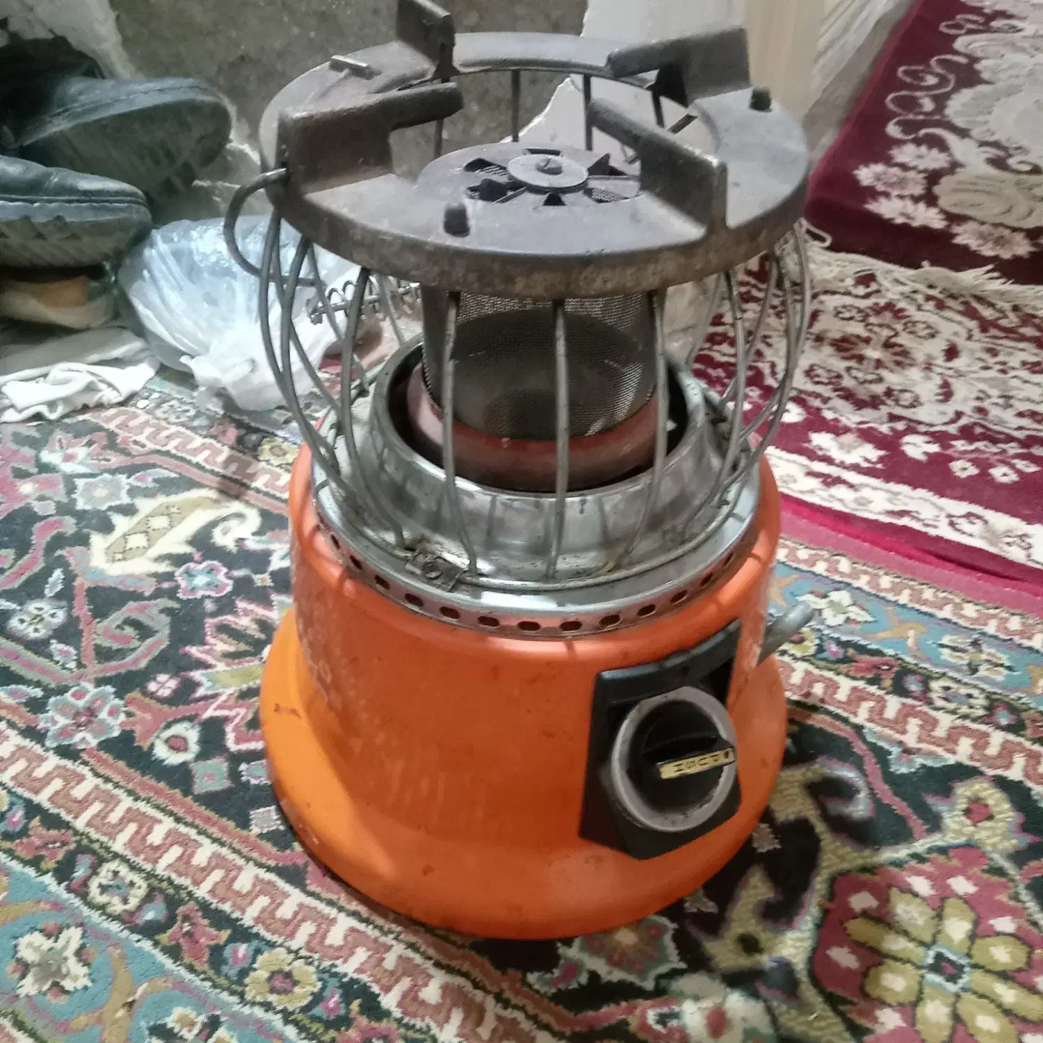 چراغ|بخاری، هیتر، شومینه|نیمروز, |دیوار