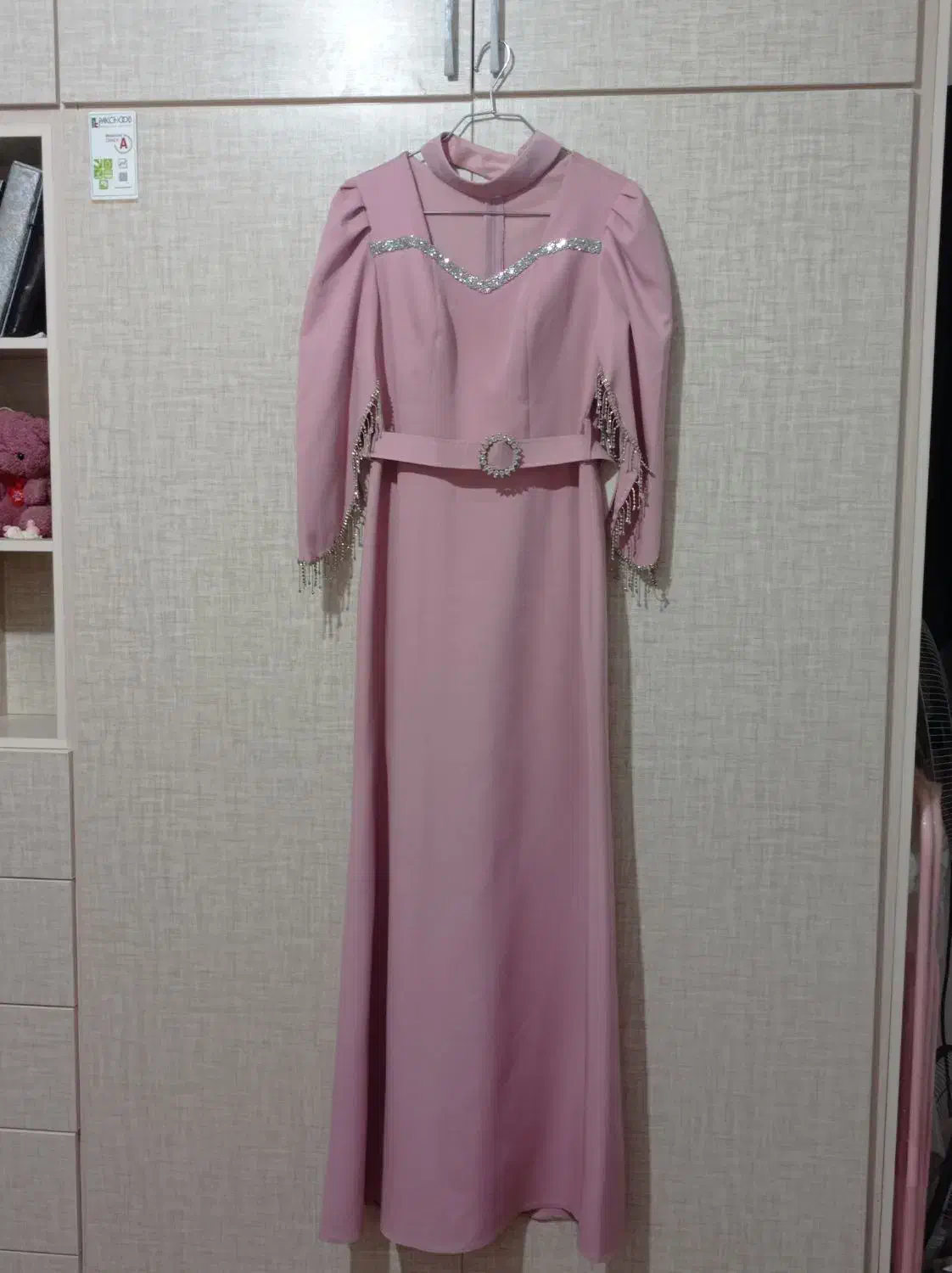 لباس مجلسی|لباس|صحنه, |دیوار