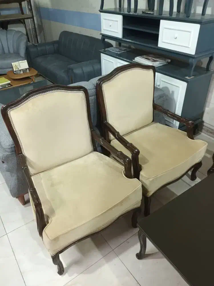 مبل فرانسه نخودی و میز ناهار خوری|مبلمان خانگی و میز عسلی|رشت, کوی حسینی|دیوار