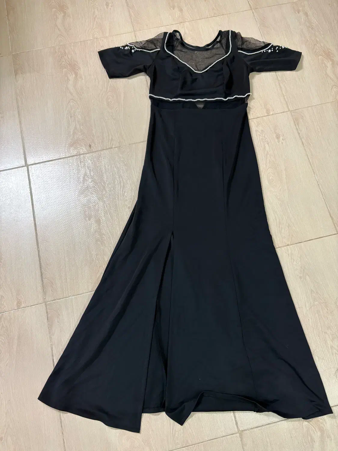 پیراهن مجلسی|لباس|ساری, |دیوار