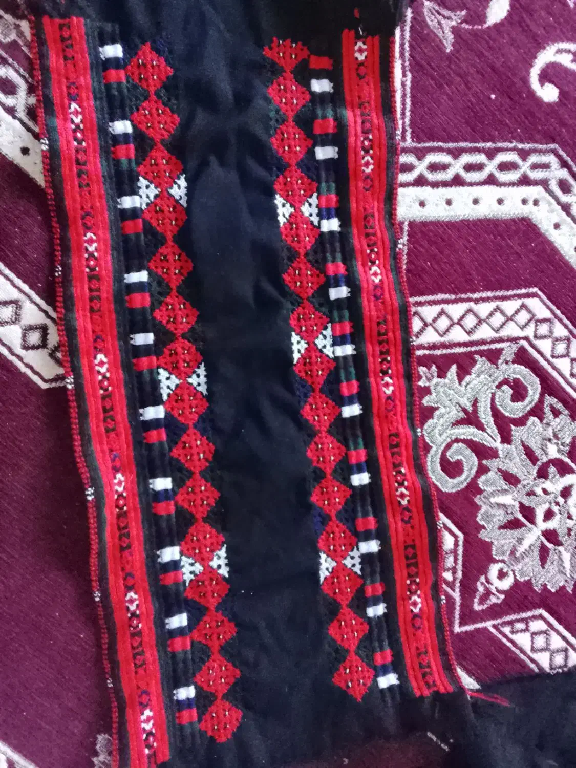 زی آستین تارکش|لباس|خاش, |دیوار