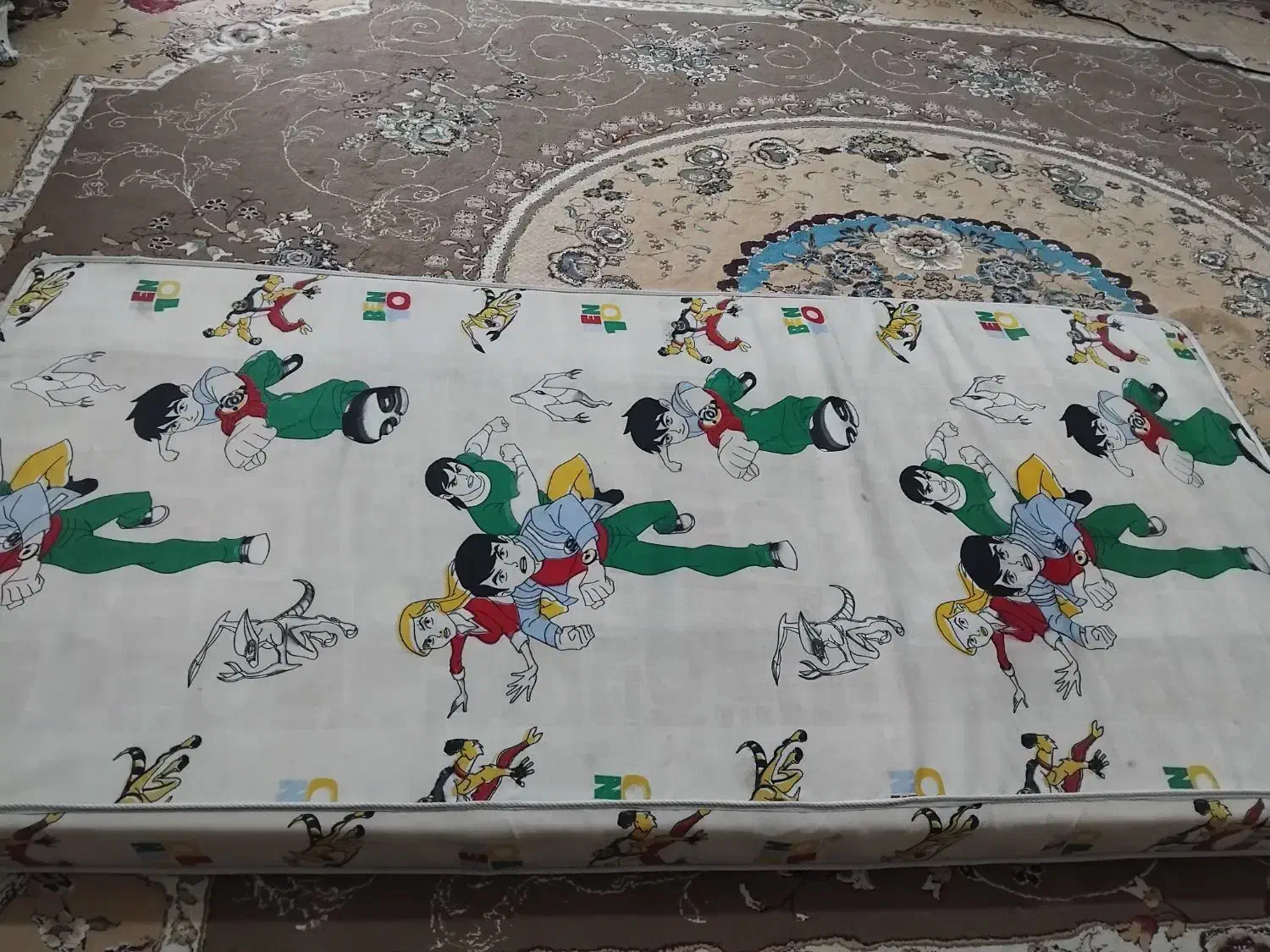 تشک تخت|تشک تختخواب|گلبهار, شهر جدید گلبهار|دیوار