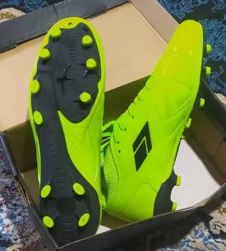 کفش فوتبال چمنی|کیف، کفش، کمربند|اندیمشک, |دیوار