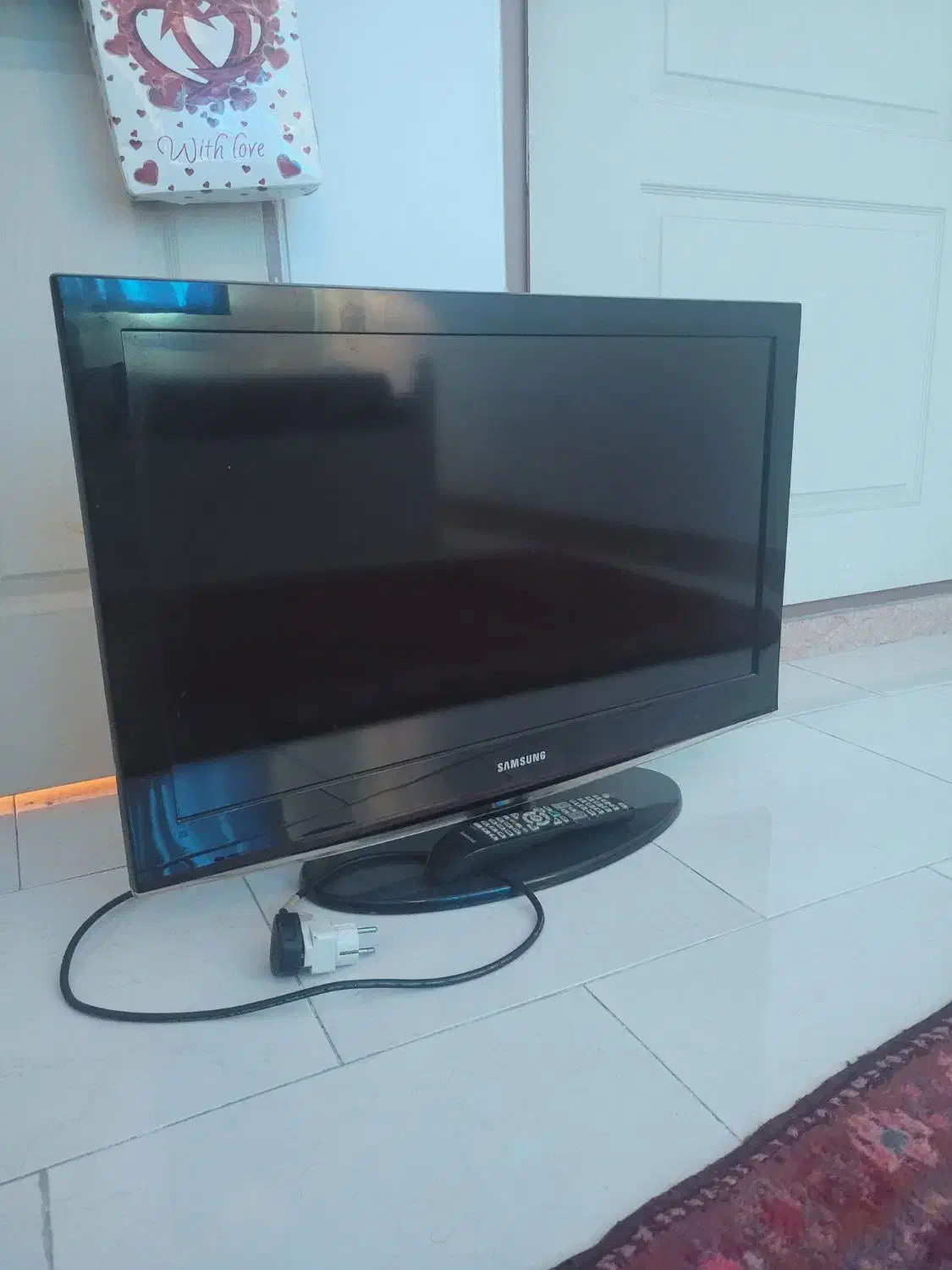 تلوزیون ال سی دی 32 اینچ|تلویزیون و پروژکتور|اندیشه, اندیشه فاز ۲|دیوار