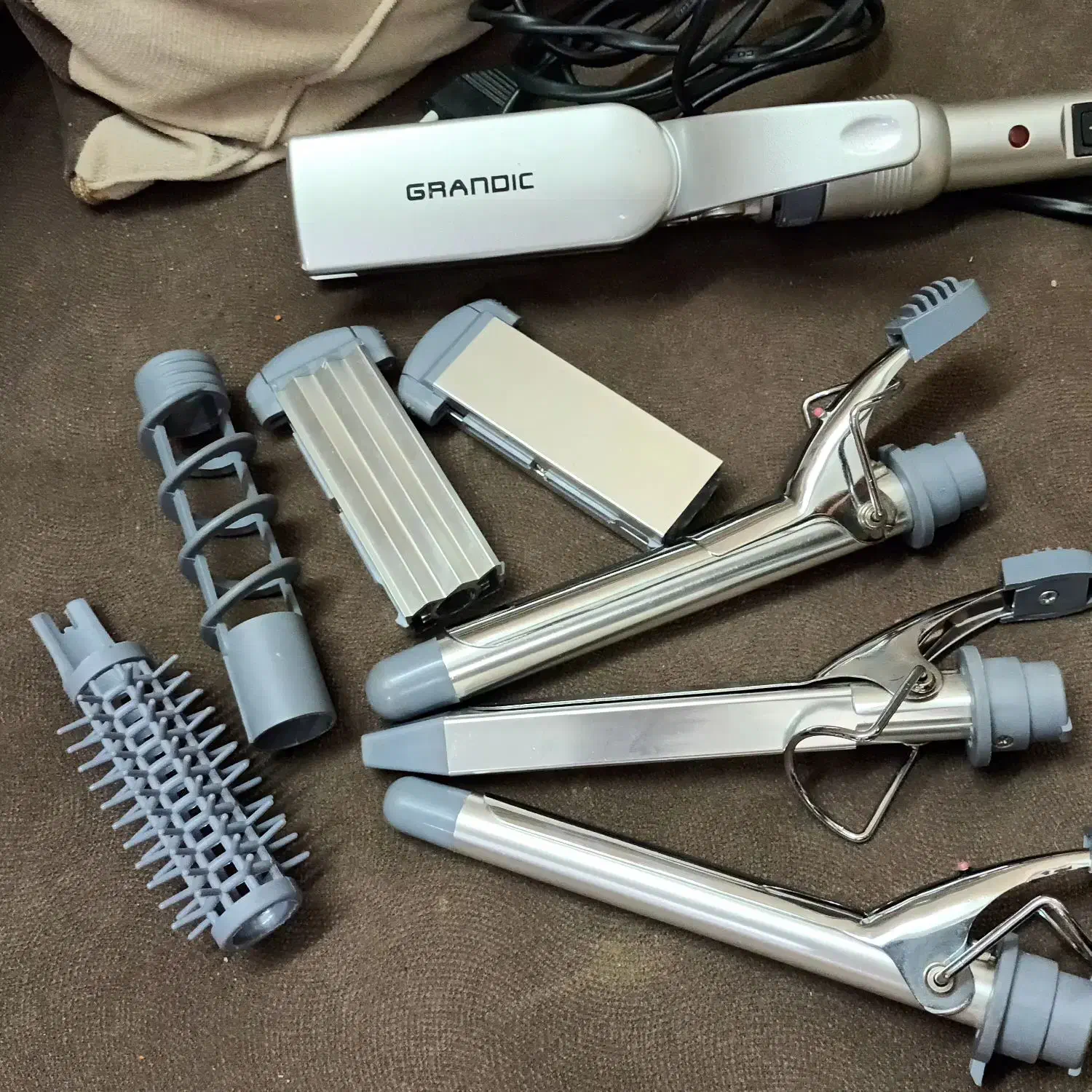 فروش فوری|آرایشگاه و سالنهای زیبایی|بروجن, |دیوار