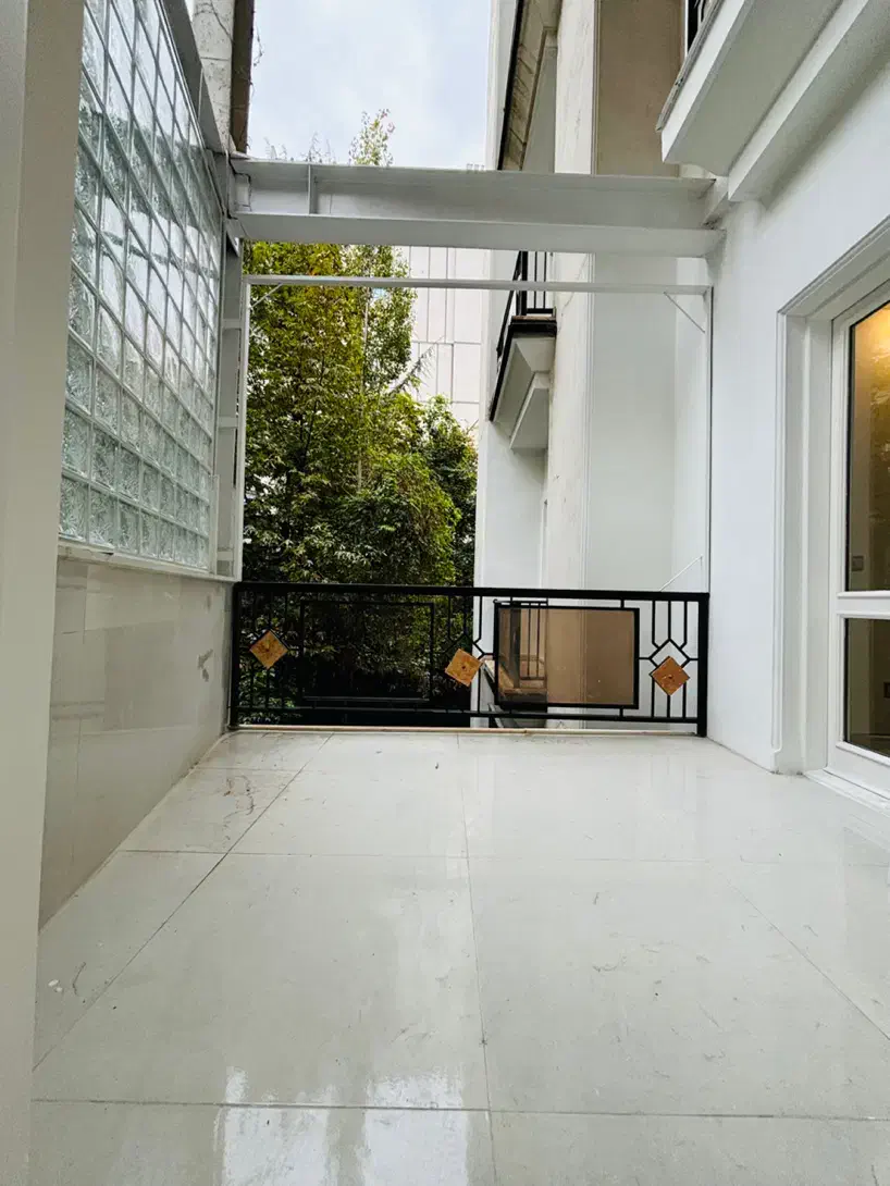 کامرانیه شمالی / ۳۰۰متر / ۵خواب   (ویو باغ چنار)