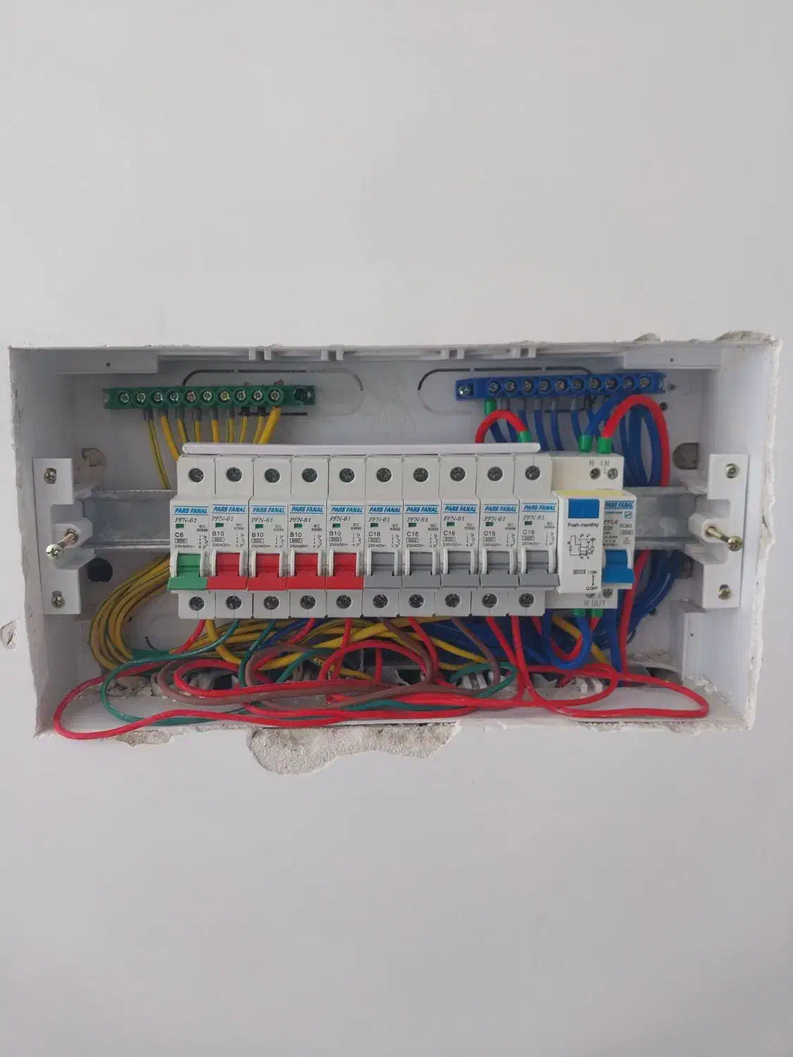 خدمات برق ساختمان|خدمات پیشه و مهارت|بروجن, |دیوار