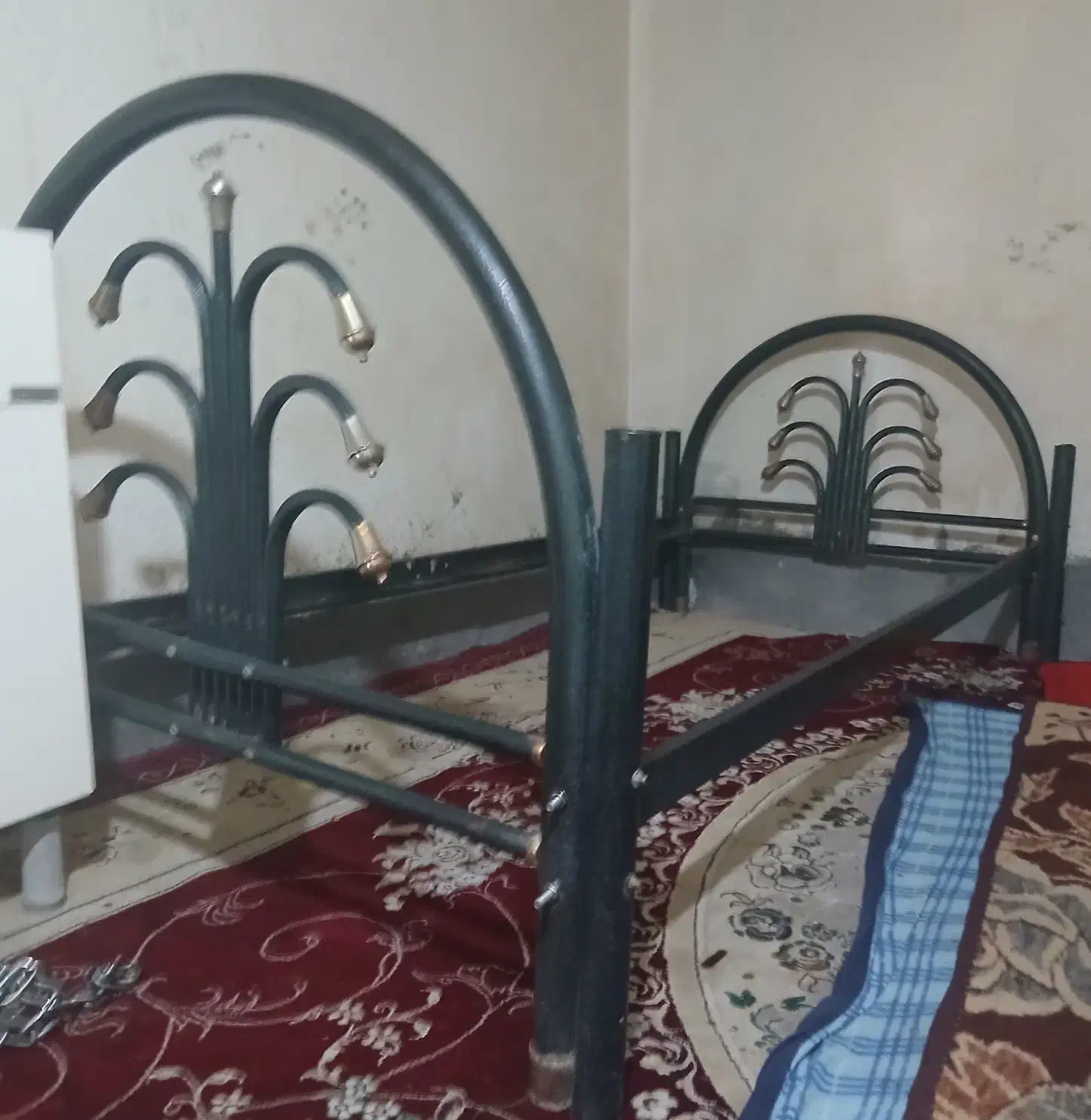 تخت یک نفره  باتشک نو  فنری|تخت و سرویس خواب|ایلام, |دیوار