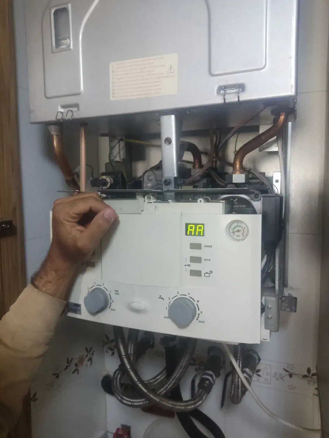 تعمیرات تخصصی پکیج . ابگرمکن و شیرالات .|خدمات پیشه و مهارت|شاهینشهر, عطار|دیوار