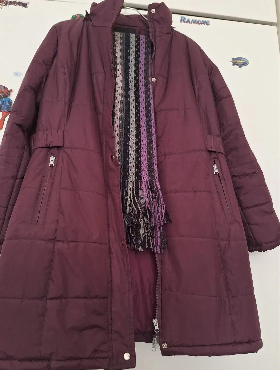 کاپشن|لباس|شیراز, دلگشا|دیوار