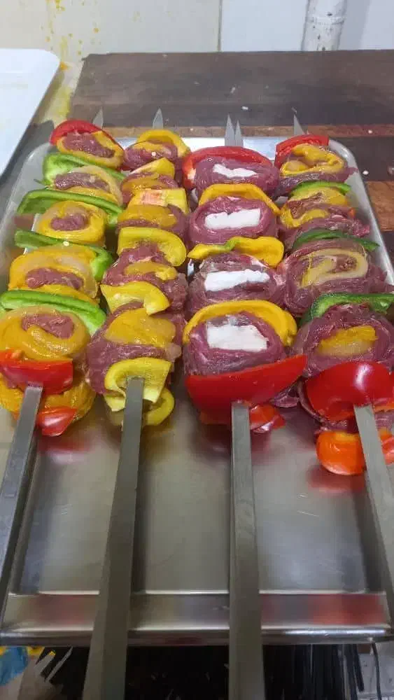 نیروی ساده کار جهت کار در کبابی جگرکی|استخدام خدمات فروشگاه و رستوران|همدان, |دیوار