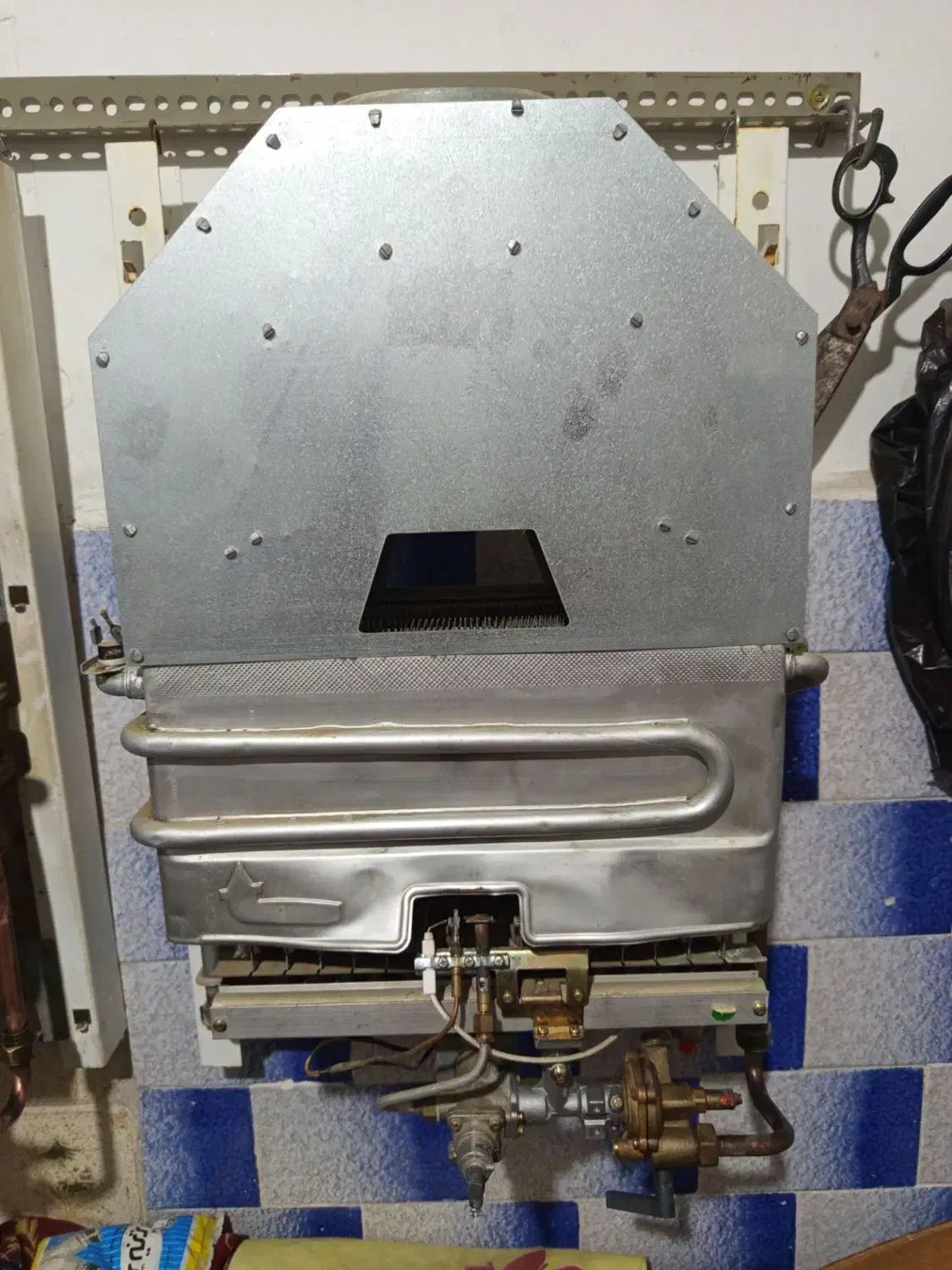 فروش وتعمیر آبگرمکن وبخاری دیواری شایان|خدمات پیشه و مهارت|اهر, |دیوار