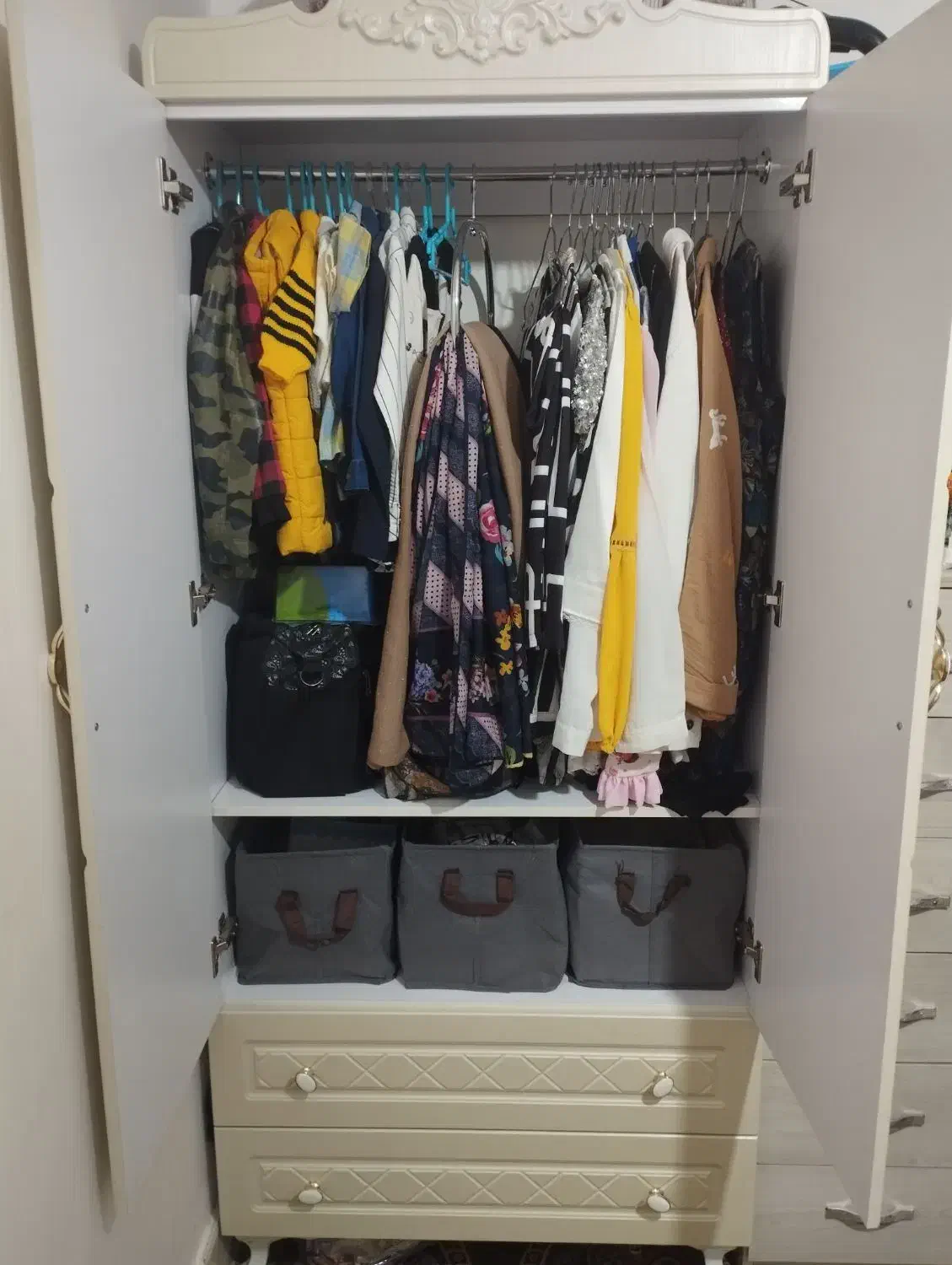 کمد و ویترین|تخت و سرویس خواب|هشتگرد, هیو|دیوار