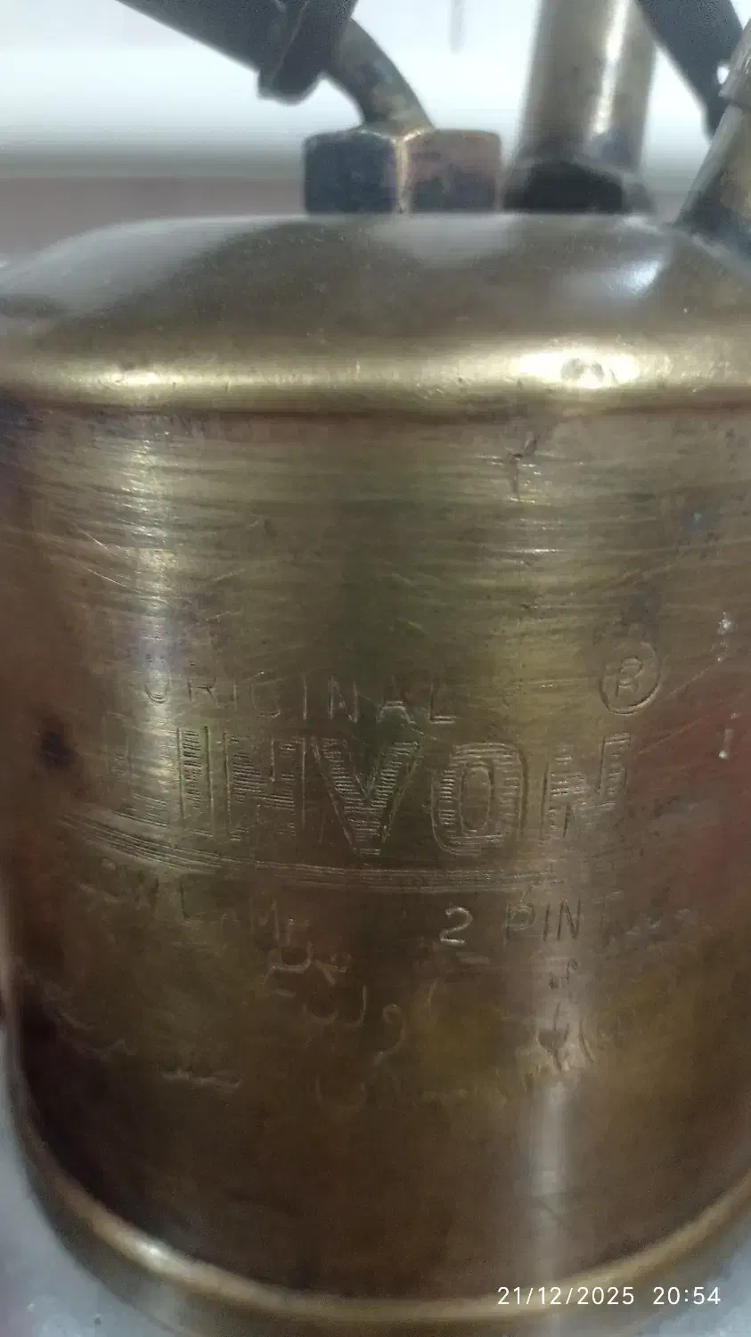 چراغ نفتی قدیمی.|کلکسیون اشیاء عتیقه|شیراز, کوشک میدان|دیوار