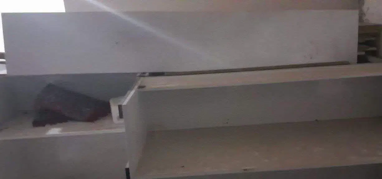 سه عدد میز وچندتخته سالم جنس های گلاس تمیز وسالم|جاکفشی، کمد، دراور|اصفهان, بختیاردشت (شهرک پرتو)|دیوار