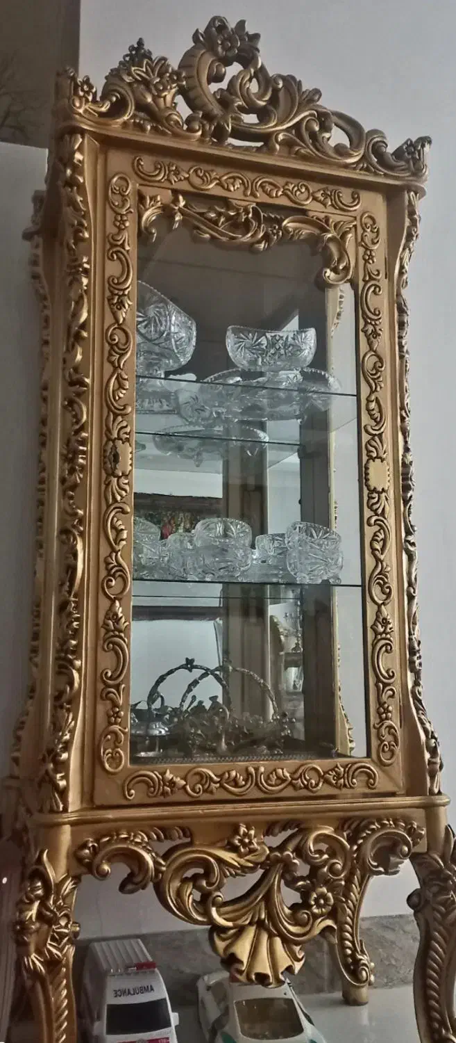 ویترین ورق طلا بدون خط وخش سالم|بوفه، ویترین، کنسول|ساوه, |دیوار