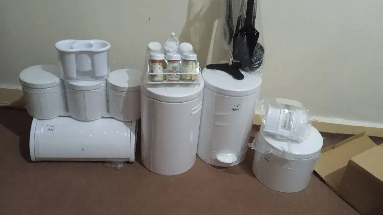 جاحبوباتی|ظروف نگهدارنده، پلاستیکی، یکبارمصرف|مسجد سلیمان, |دیوار