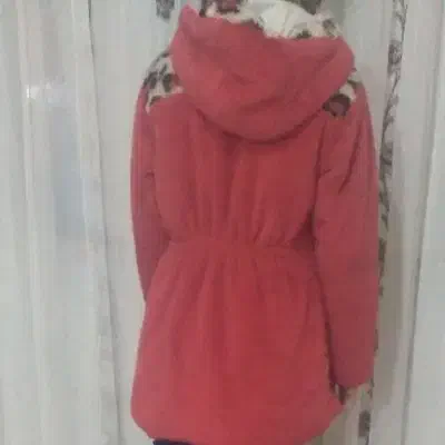 کاپشن|لباس|آشخانه, |دیوار