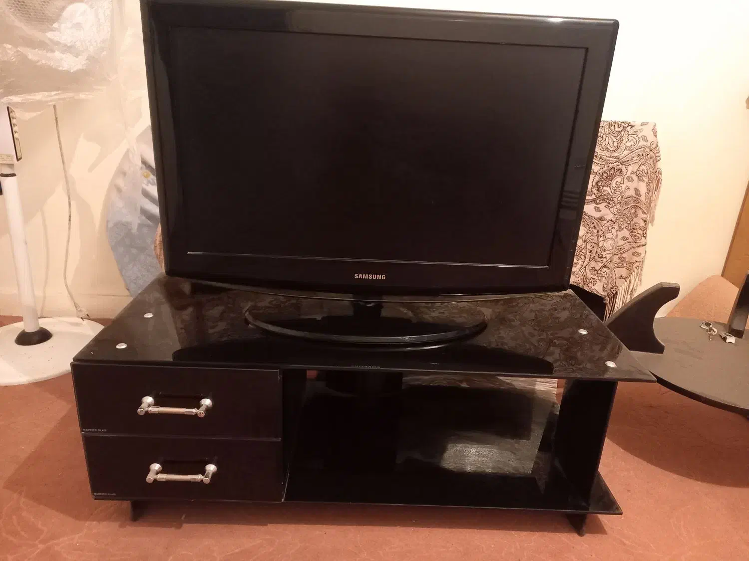 تلویزیون سامسونگ ۴۲و میز|تلویزیون و پروژکتور|تهران, جنتآباد شمالی|دیوار