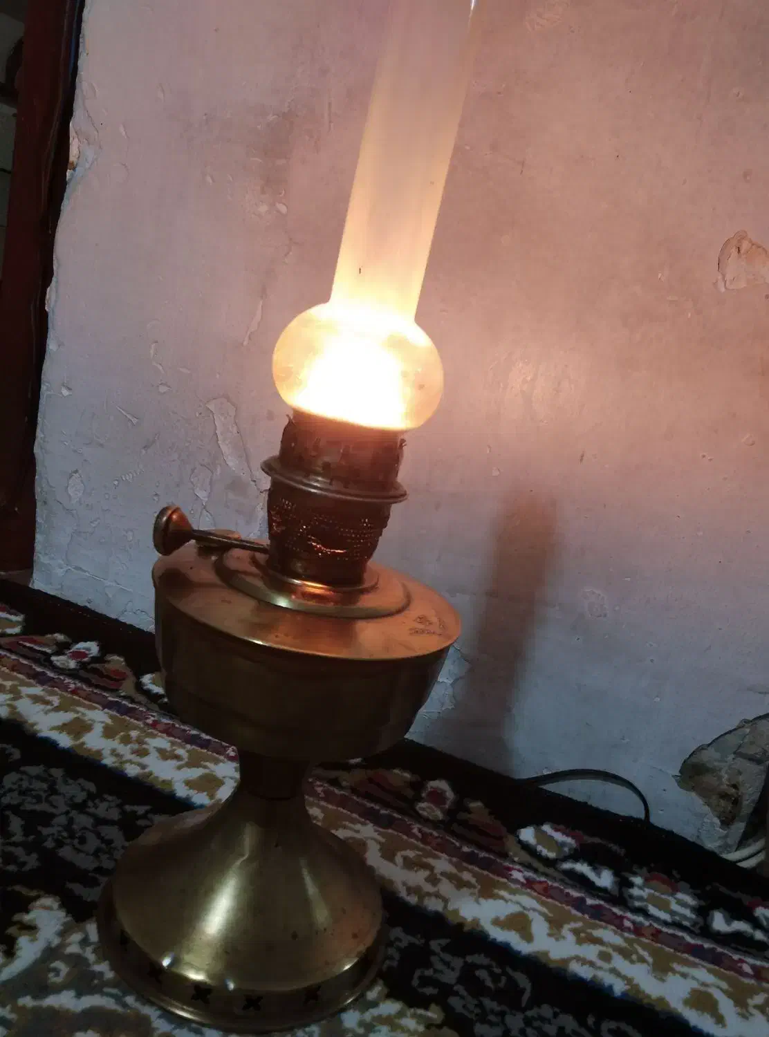 چراغ گرسوز|کلکسیون اشیاء عتیقه|سمنان, |دیوار