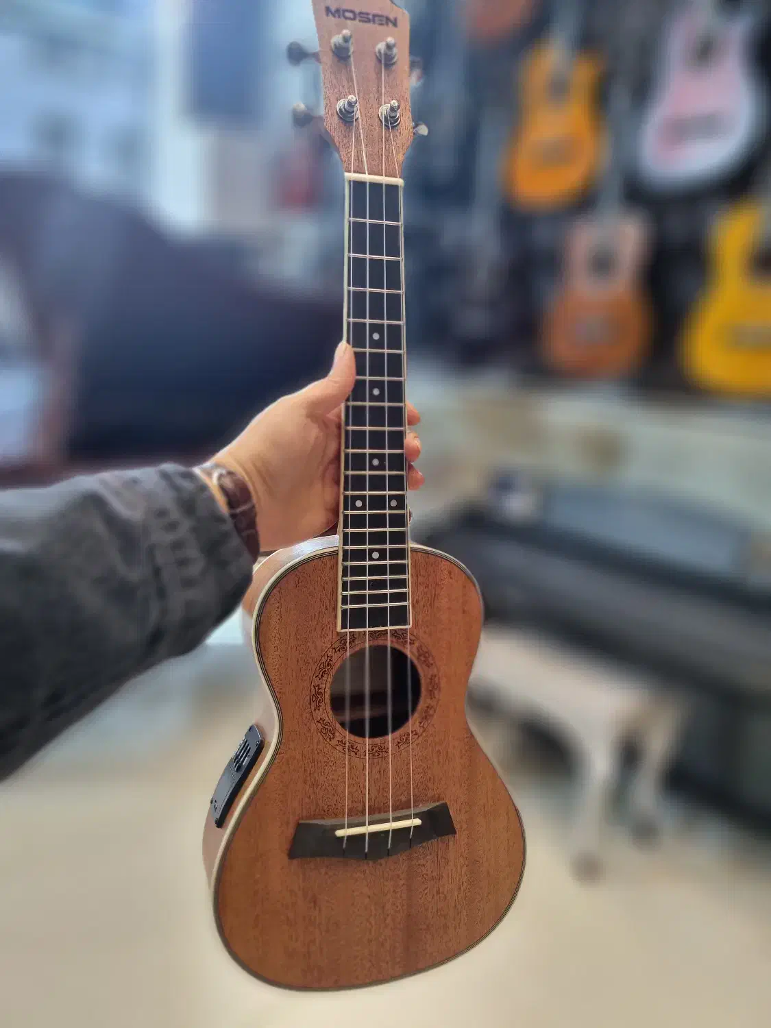 فروش انواع گیتار یوکله له پیکاب دار و ساده|گیتار، بیس، امپلیفایر|اردبیل, |دیوار