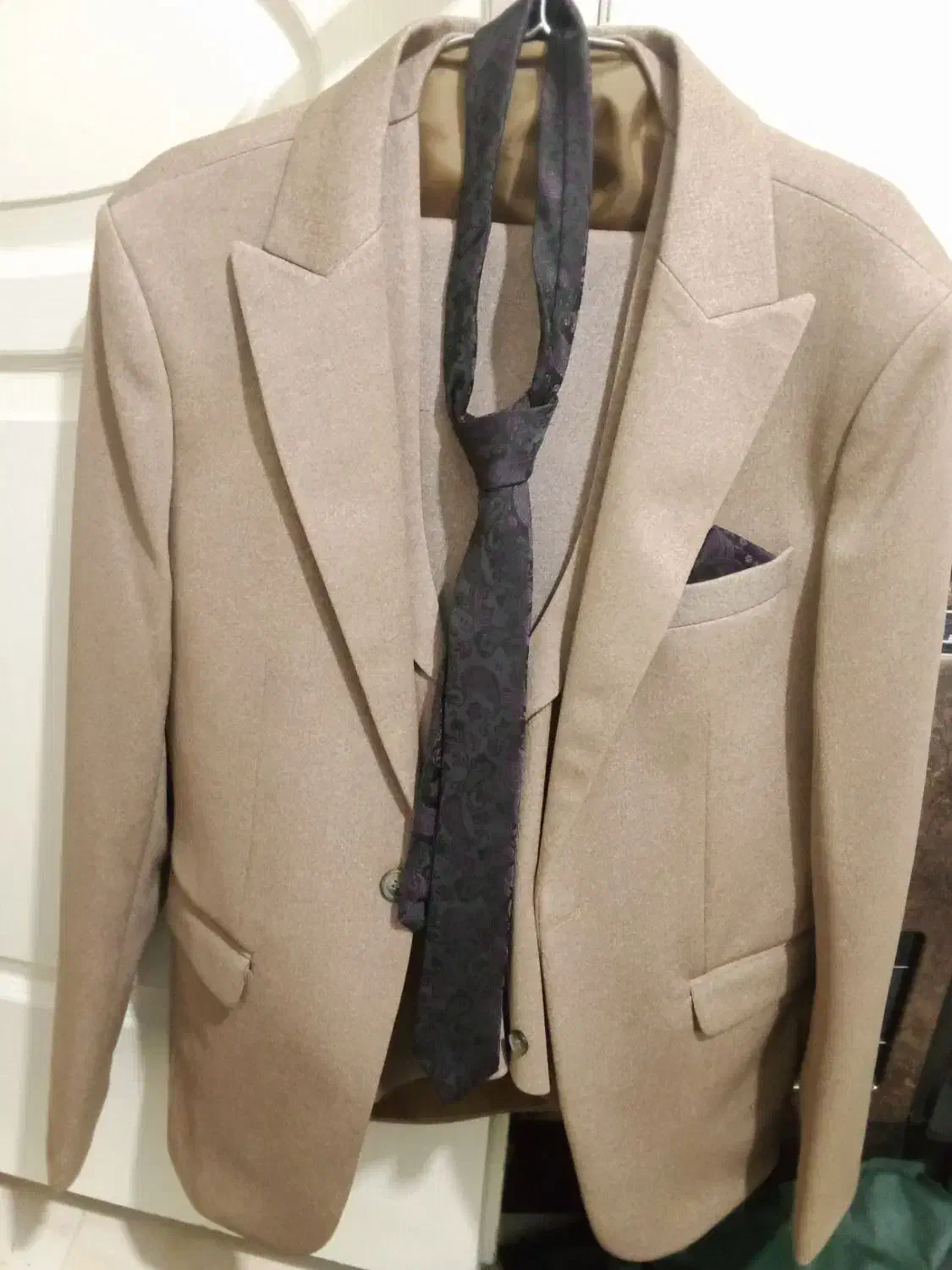 کت و شلوار|لباس|مشکیندشت, |دیوار