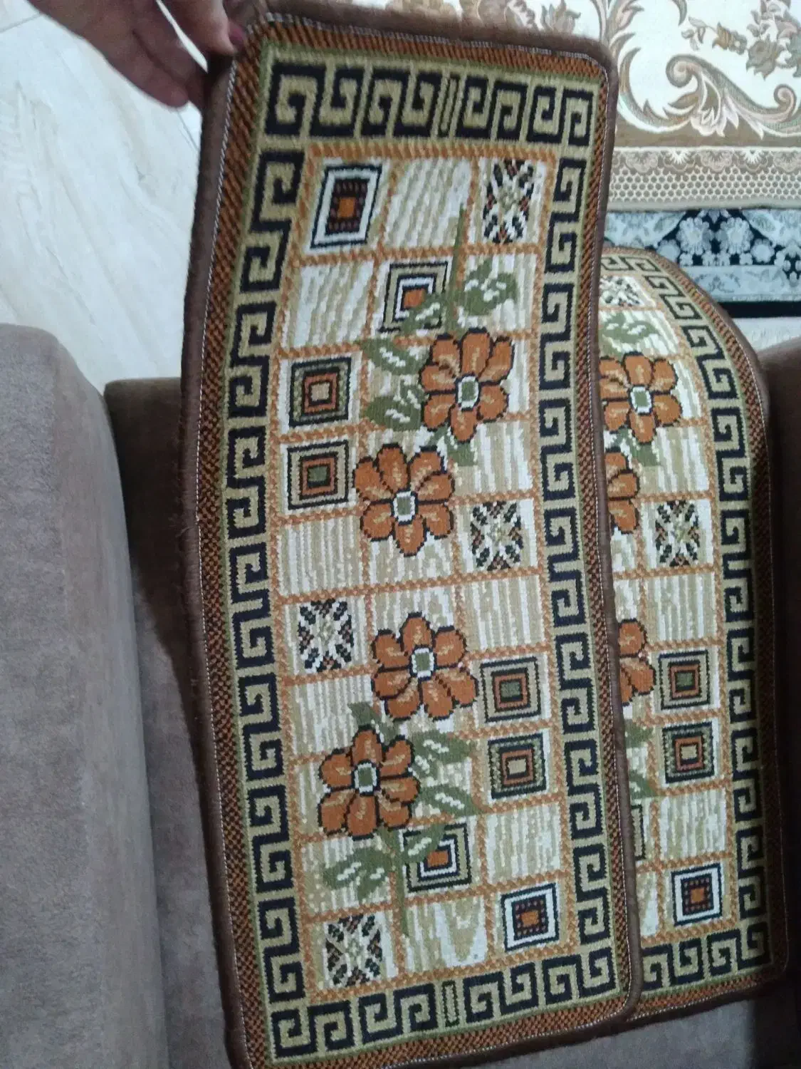 تعدادی زیر پایی کار کرده  کاملا سالم|فرش|رشت, کوی امام رضا|دیوار