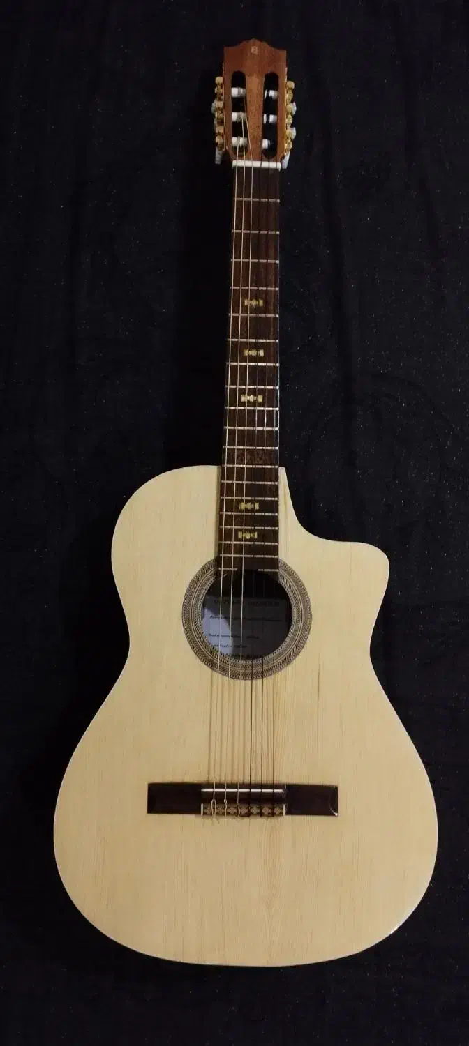 گیتاراسپانیایی مارک گیلمور|گیتار، بیس، امپلیفایر|دهلران, |دیوار