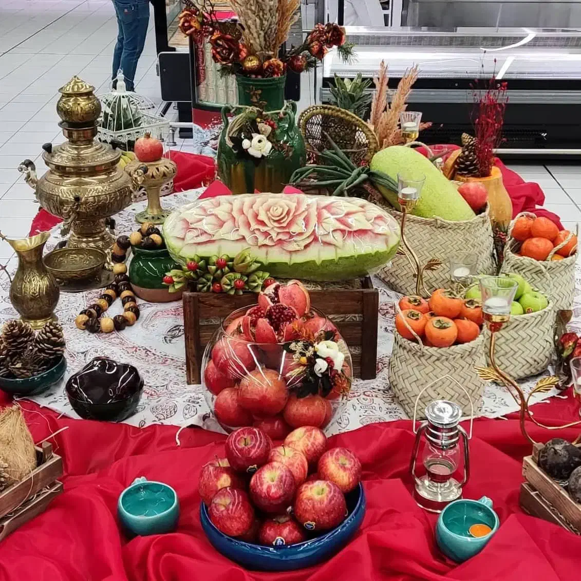 دیزاین دکور شب یلدا حکاکی هندوانه میوه آرایی عروس|خدمات پذیرایی، مراسم|تهران, جنتآباد مرکزی|دیوار