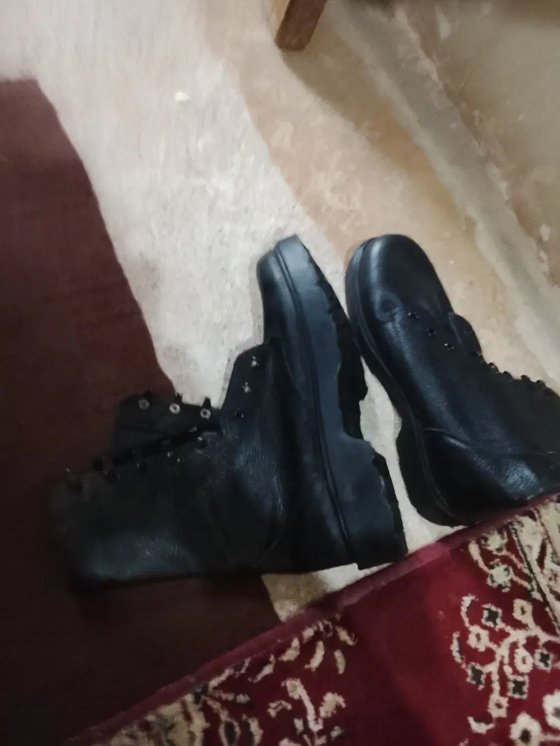 پوتین|کیف، کفش، کمربند|شیراز, گویم|دیوار