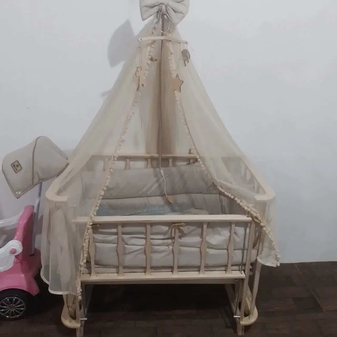 گهواره|تخت و سرویس خواب|بروجرد, |دیوار