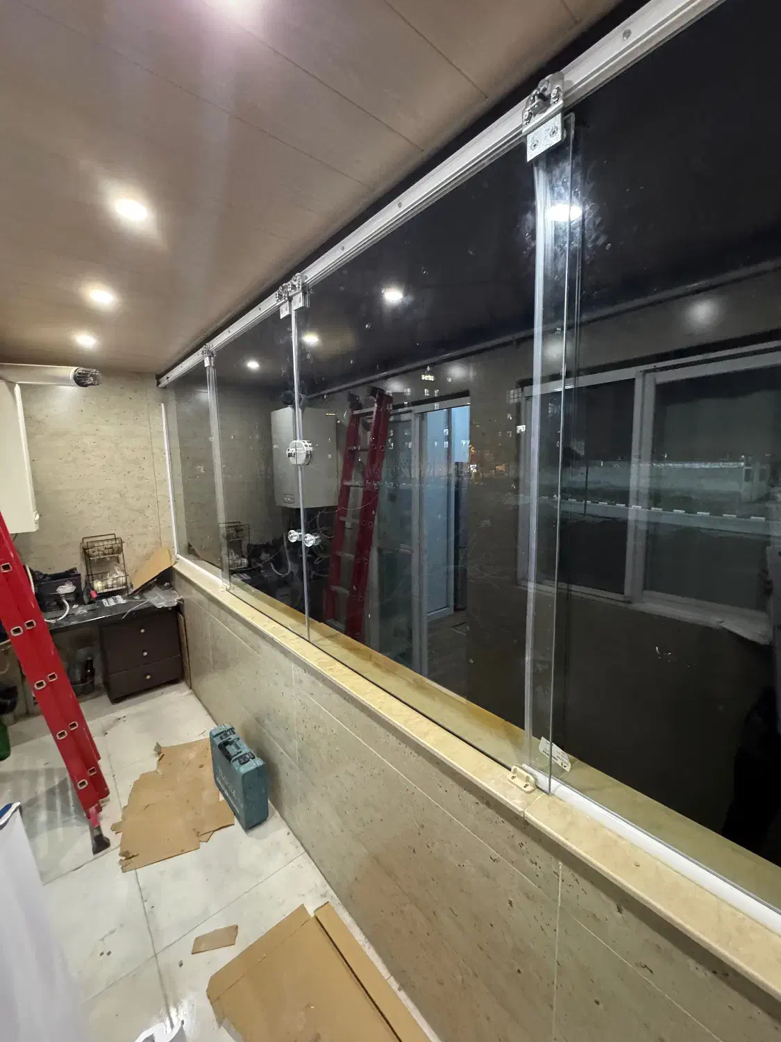 نصب و تعمیرات شیشه سکوریت کرکره برقی|خدمات پیشه و مهارت|گرگان, |دیوار