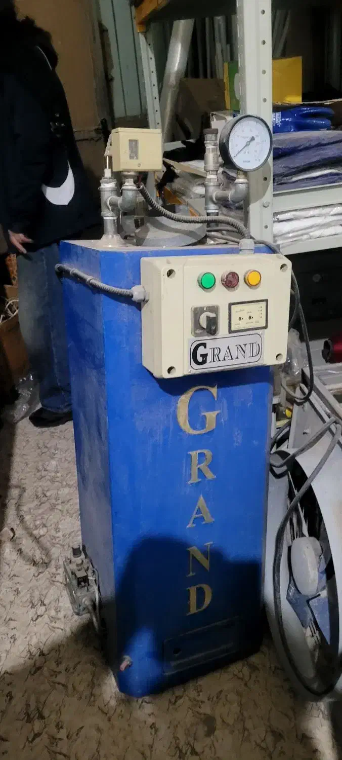 لوازم کارگاه خیاطی بفروش|چرخ خیاطی و ریسندگی|شاندیز, |دیوار