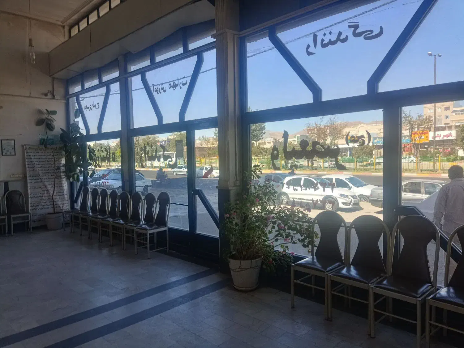 اجاره ملک تجاری در اتوبان 22بهمن روبروی زیبا شهر|اجارهٔ مغازه و غرفه|زنجان, |دیوار