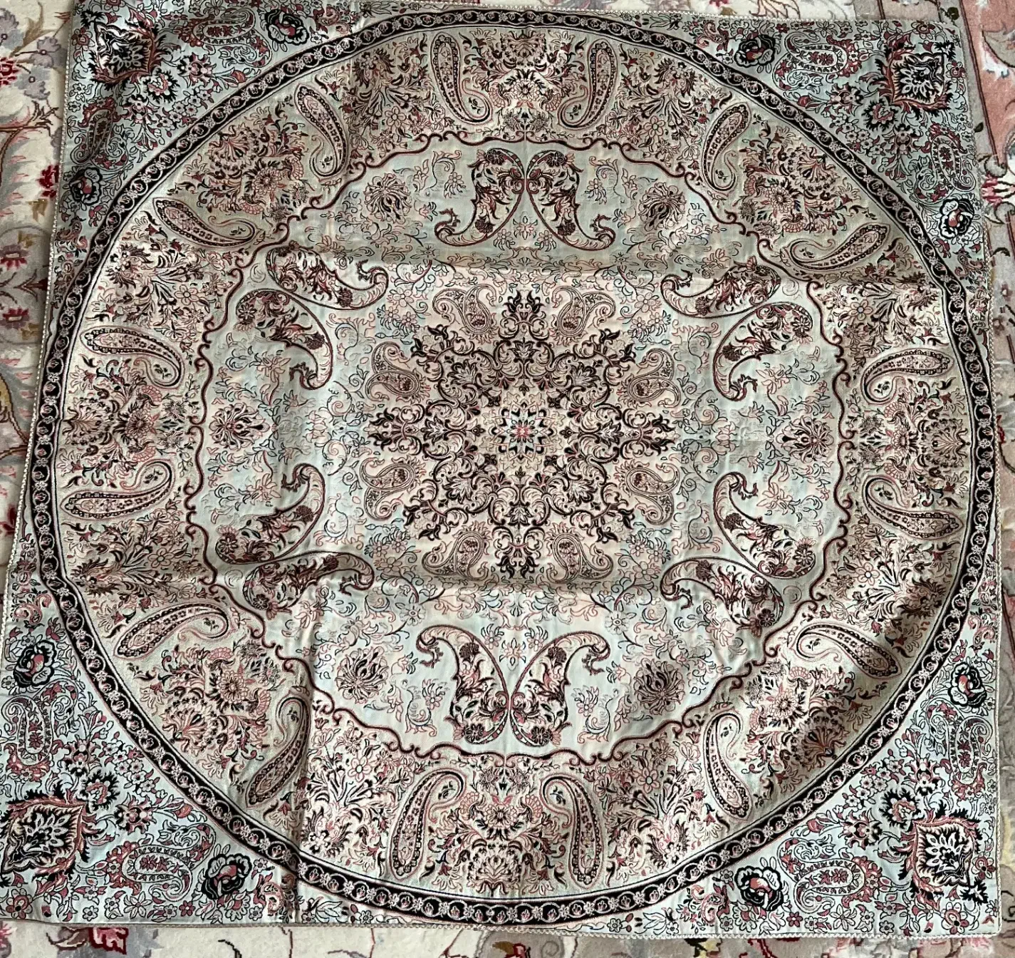 کادویی تابلو گل نقره به همراه رومیزی مربع و قرآن|صنایع دستی و سایر لوازم تزئینی|تهران, ولنجک|دیوار