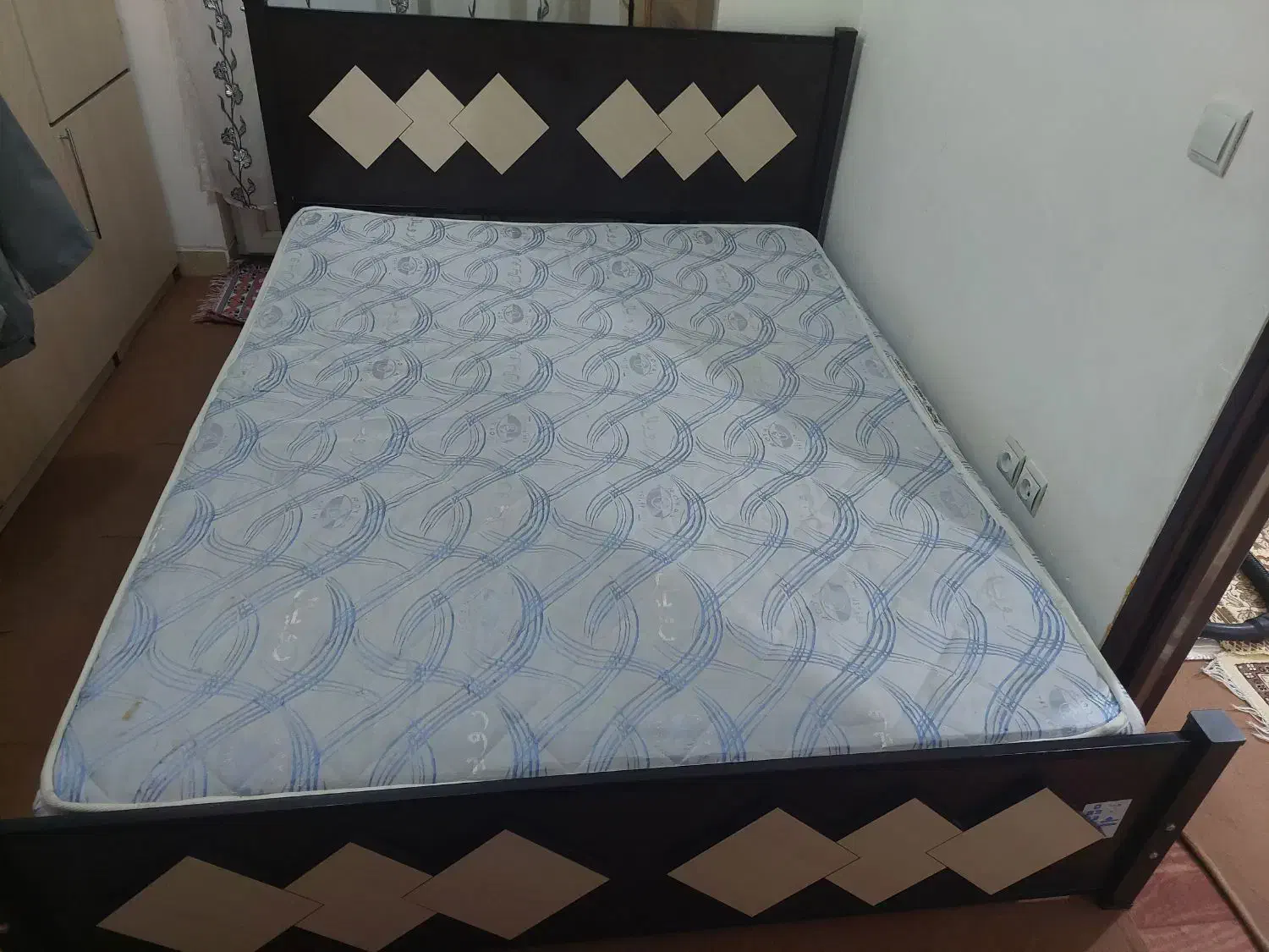 تخت خواب میز آرایشی|تخت و سرویس خواب|سقز, |دیوار