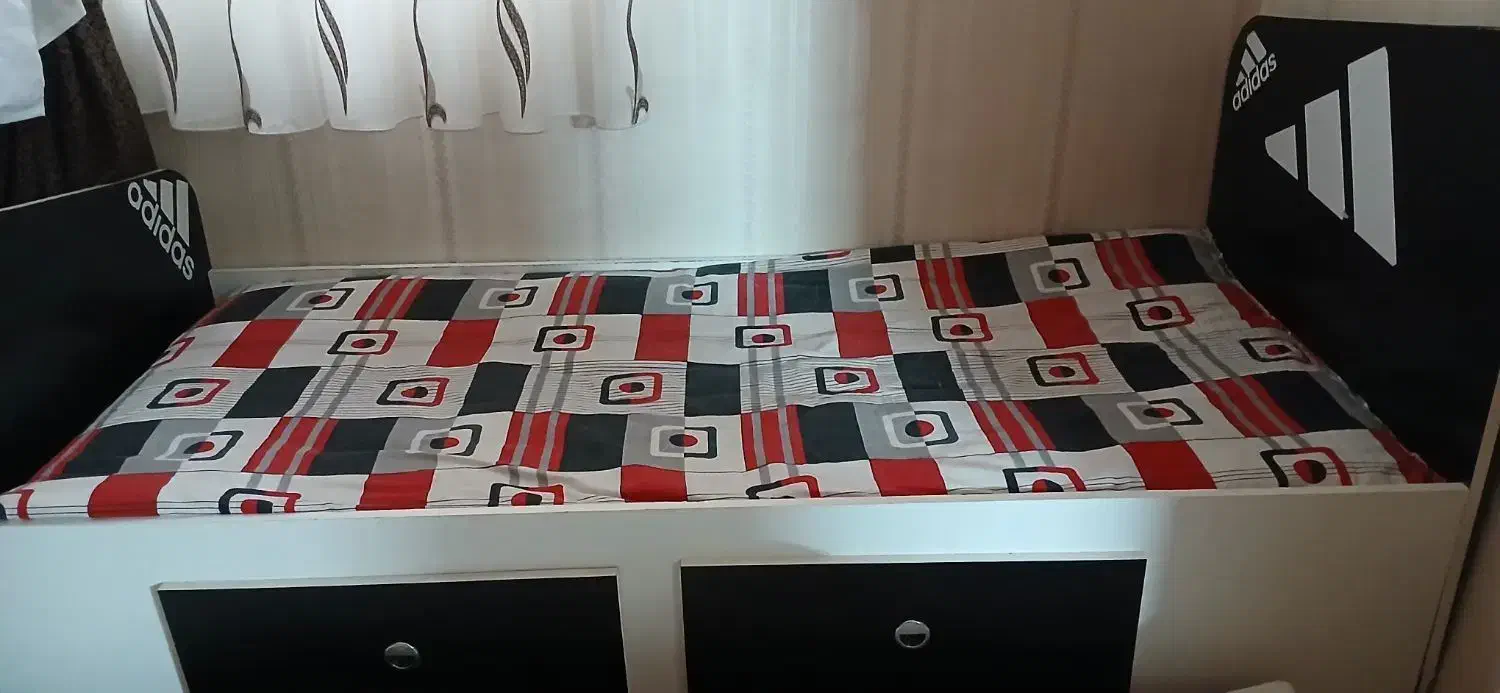 تخت یک نفره سالم وتمیز|تخت و سرویس خواب|گلپایگان, |دیوار