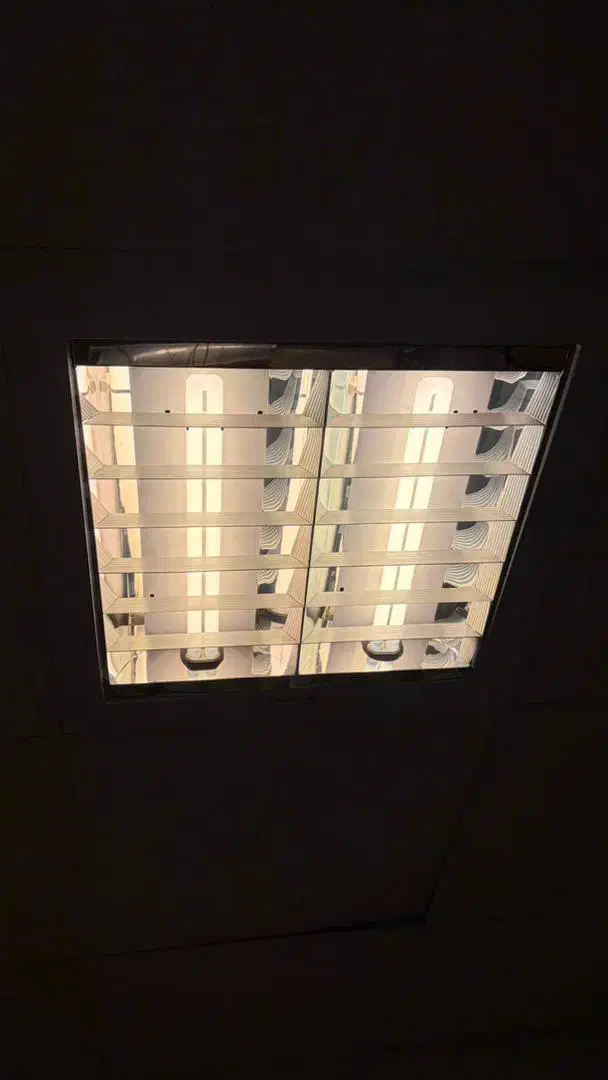شش عدد چراغ مهتابی ۶۰ در ۶۰ سقف کلیک|لامپ و چراغ|کرمان, |دیوار