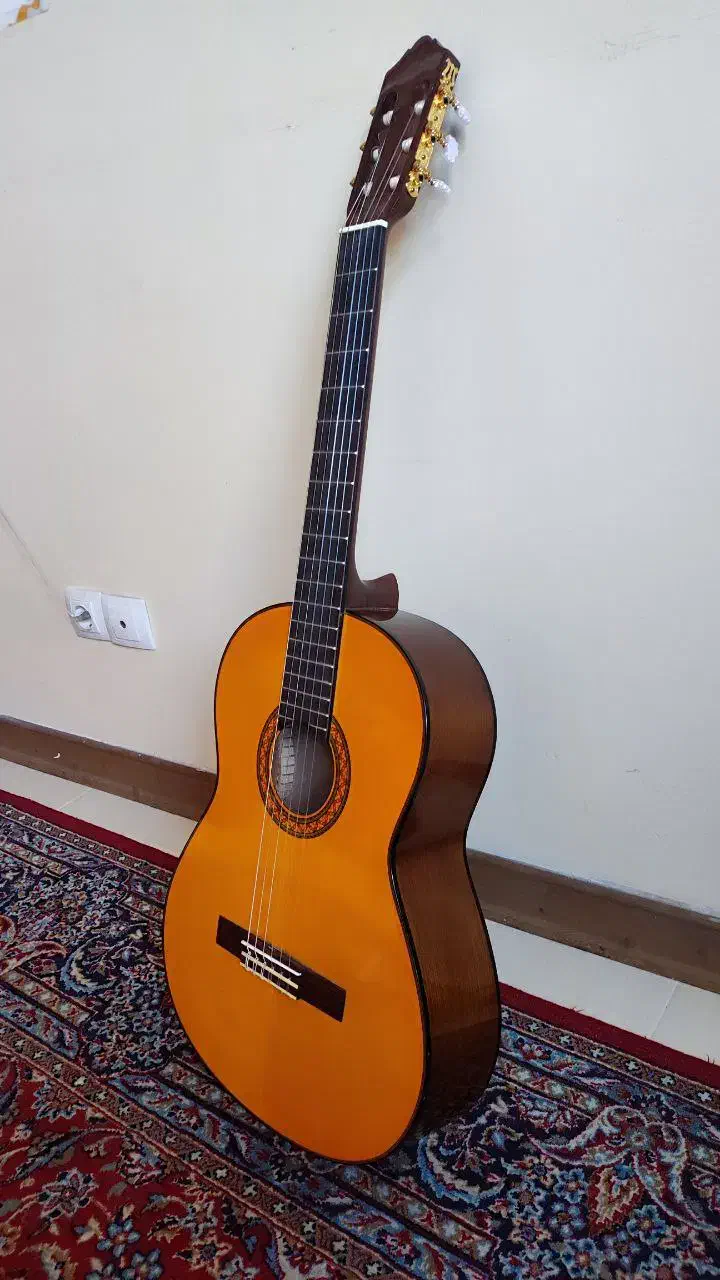 فروش فوری گیتار یاماها c70 اصل با تخفیف|گیتار، بیس، امپلیفایر|اصفهان, سرچشمه|دیوار