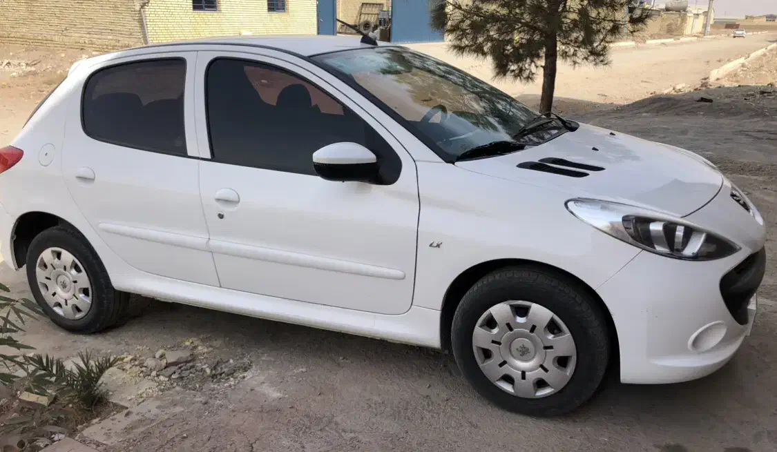 پژو ۲۰۷ دنده ای ۹۹|خودرو سواری و وانت|کاشان, پشت شهربانی|دیوار