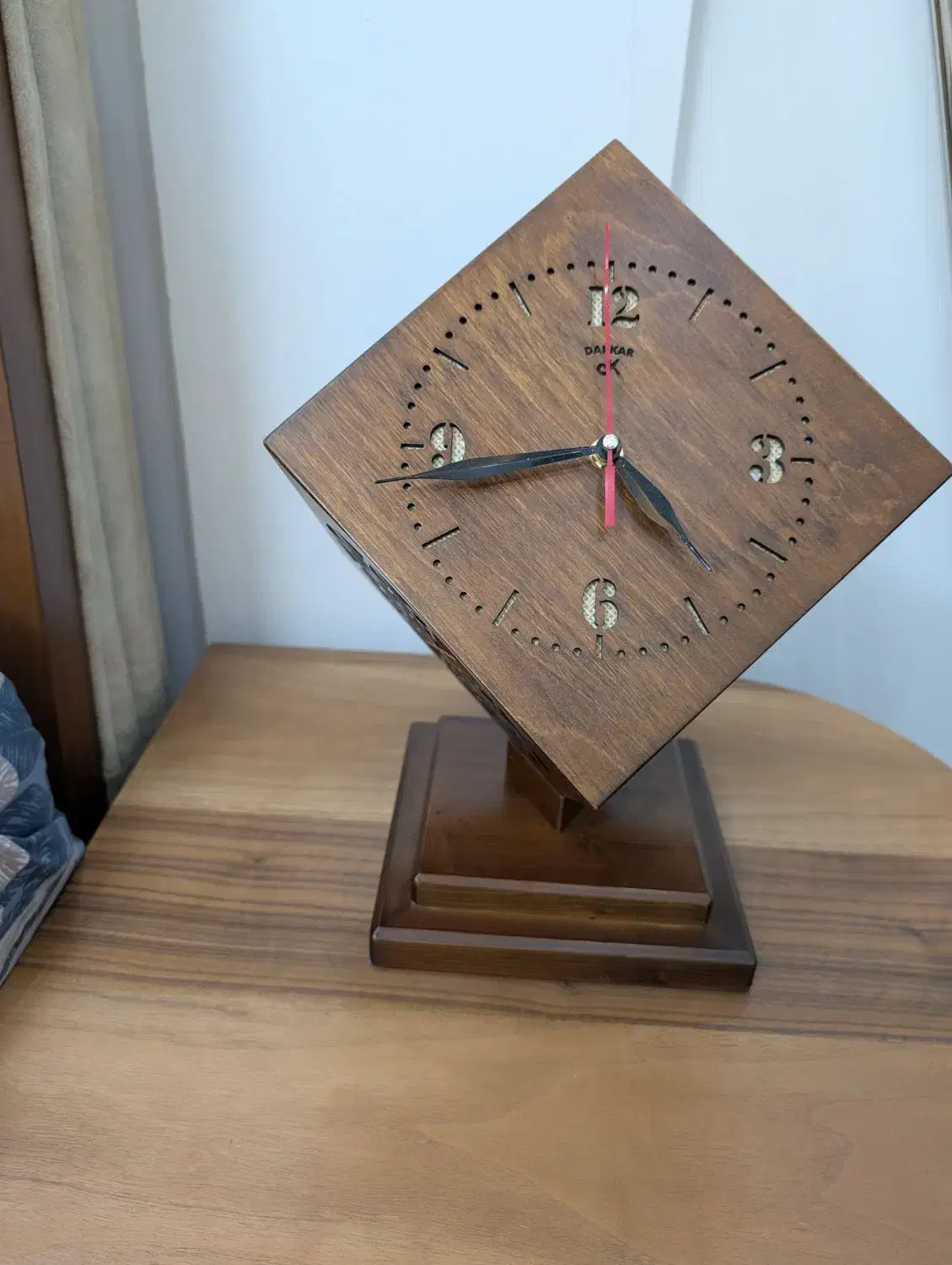 آباژور ساعتدار چوب راش منبت کارِ دست|چراغ خواب و آباژور|تهران, پونک|دیوار