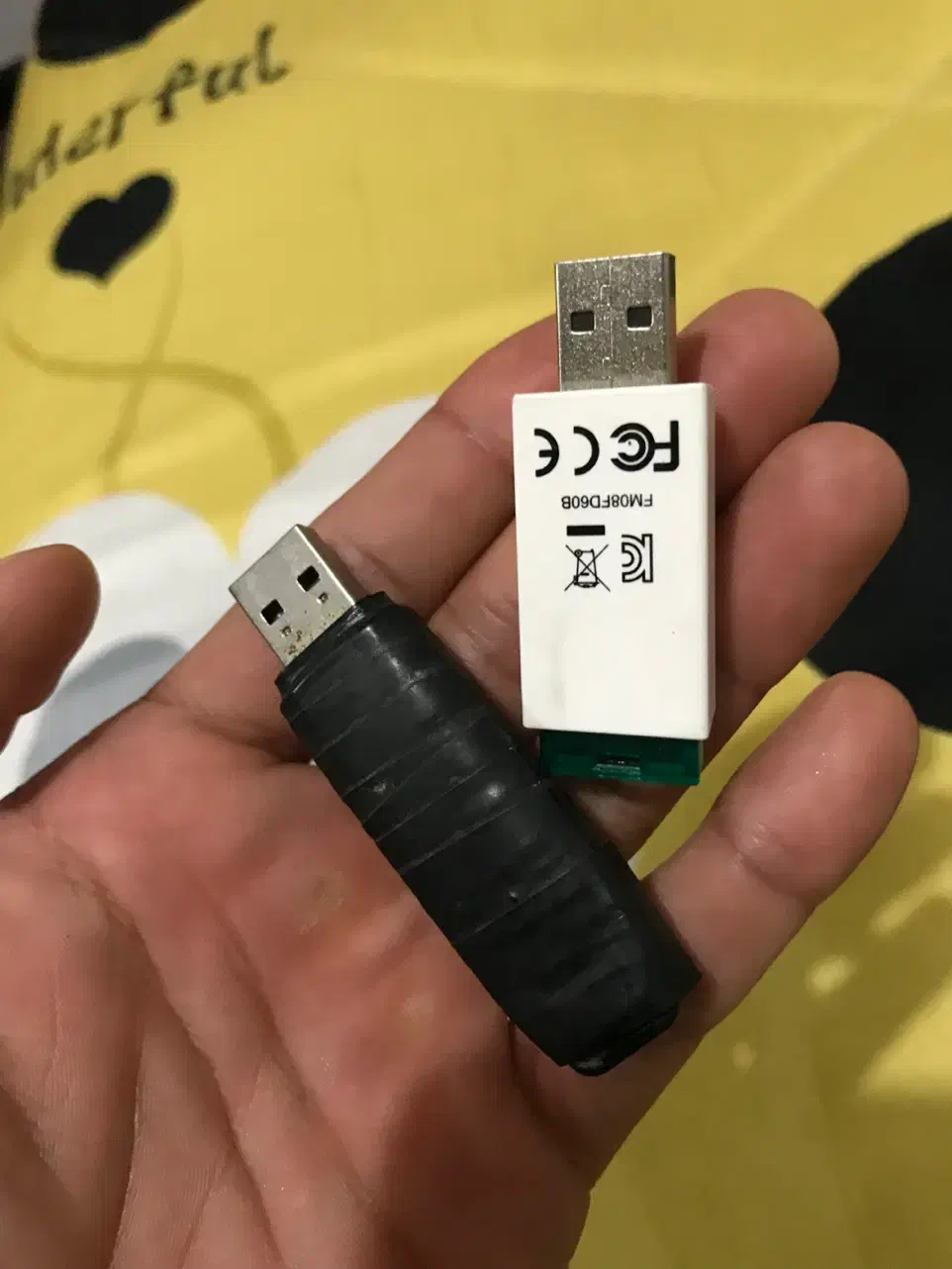 دو عدد فلش سالم،فقط ۳۰۰ تومن|قطعات و لوازم جانبی رایانه|رشت, پیرکلاچای|دیوار