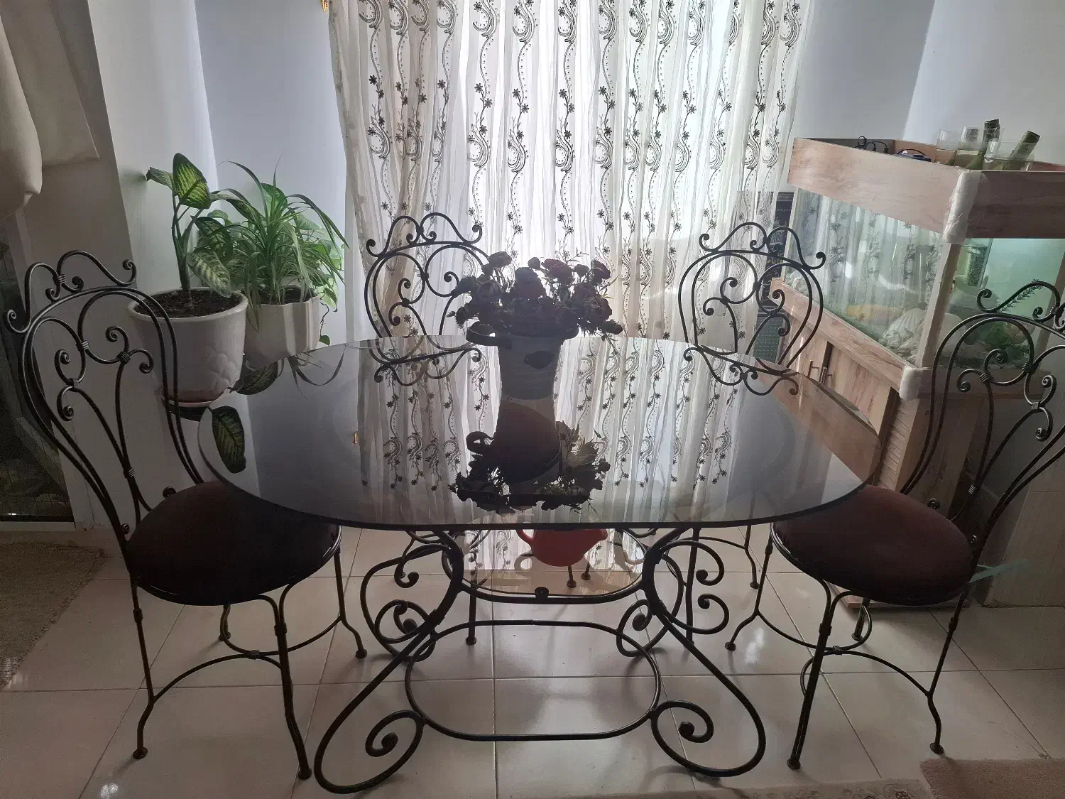 میز صندلی ناهار خوری ۴ نفره فرفورژه|میز و صندلی غذاخوری|تهران, حکیمیه|دیوار