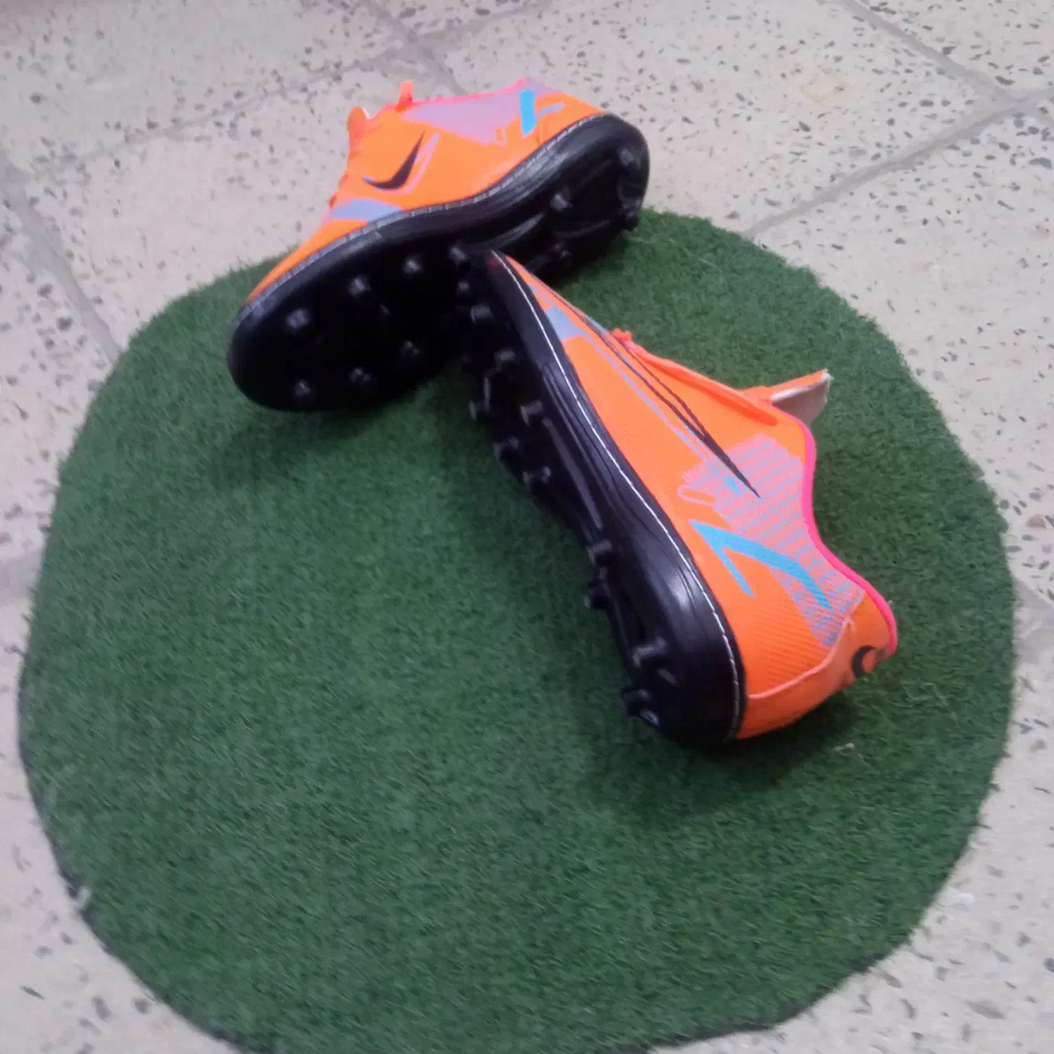 کفش چمن مصنوعی و طبیعی کاملاً نو|تجهیزات ورزشی|مریوان, |دیوار